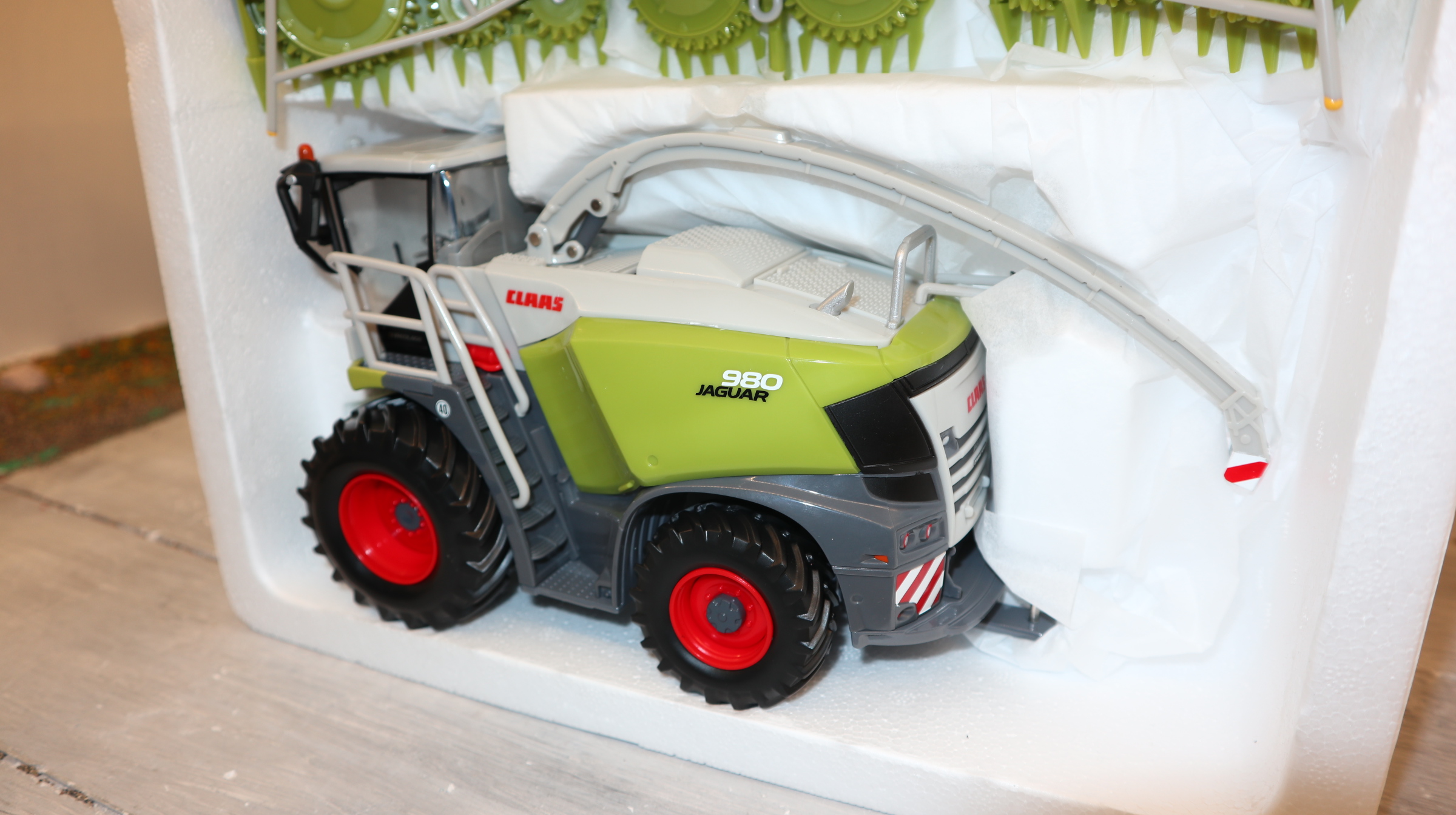 Britains 43285 in 1:32,  Claas Jaguar 980 Maishäcksler , NEU in OVP
