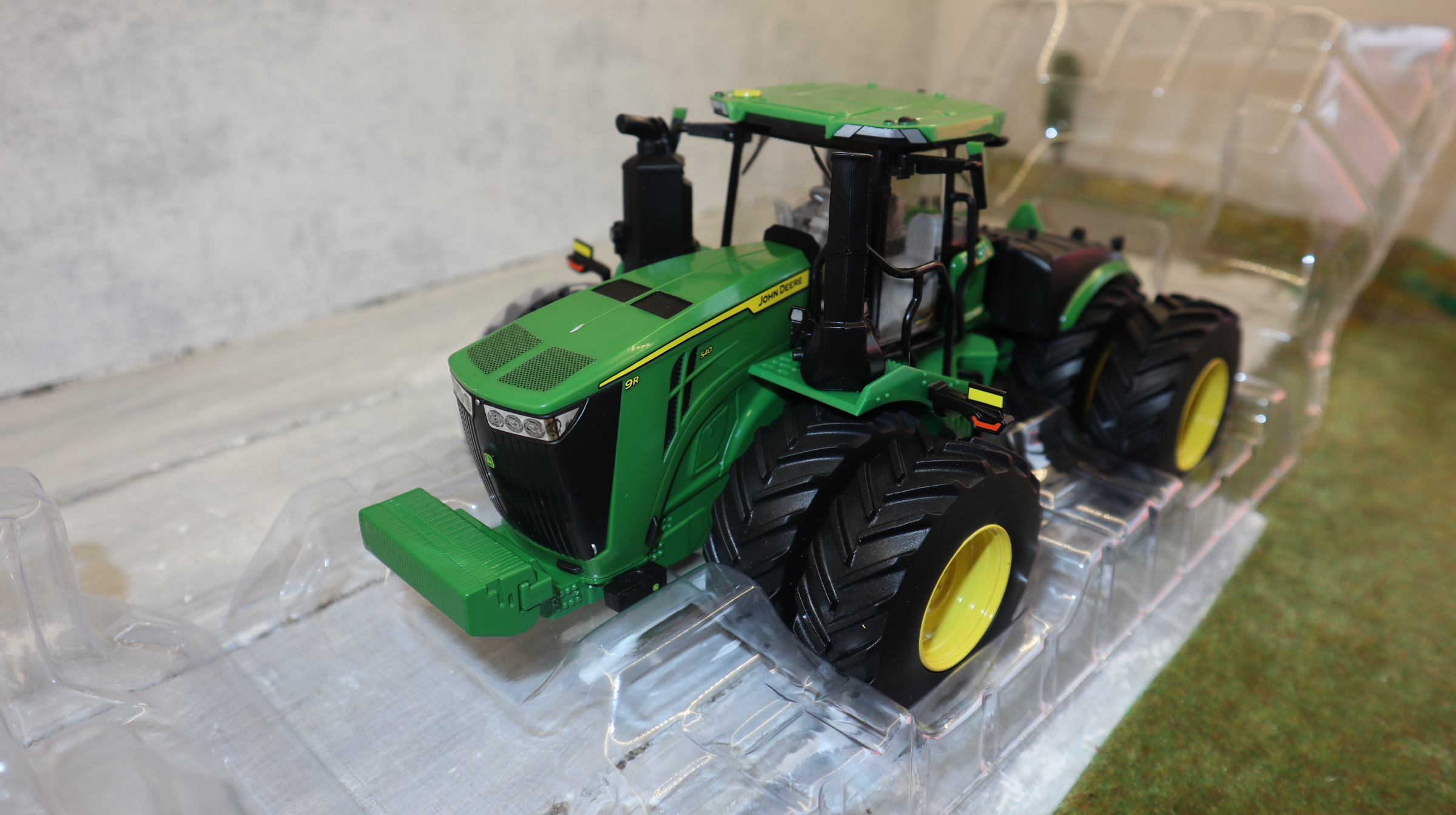 Britains  Ertl Prestige 45771 in 1:32,  John Deere 9R 540 Zwillingsräder, USA-Modell, NEU in OVP