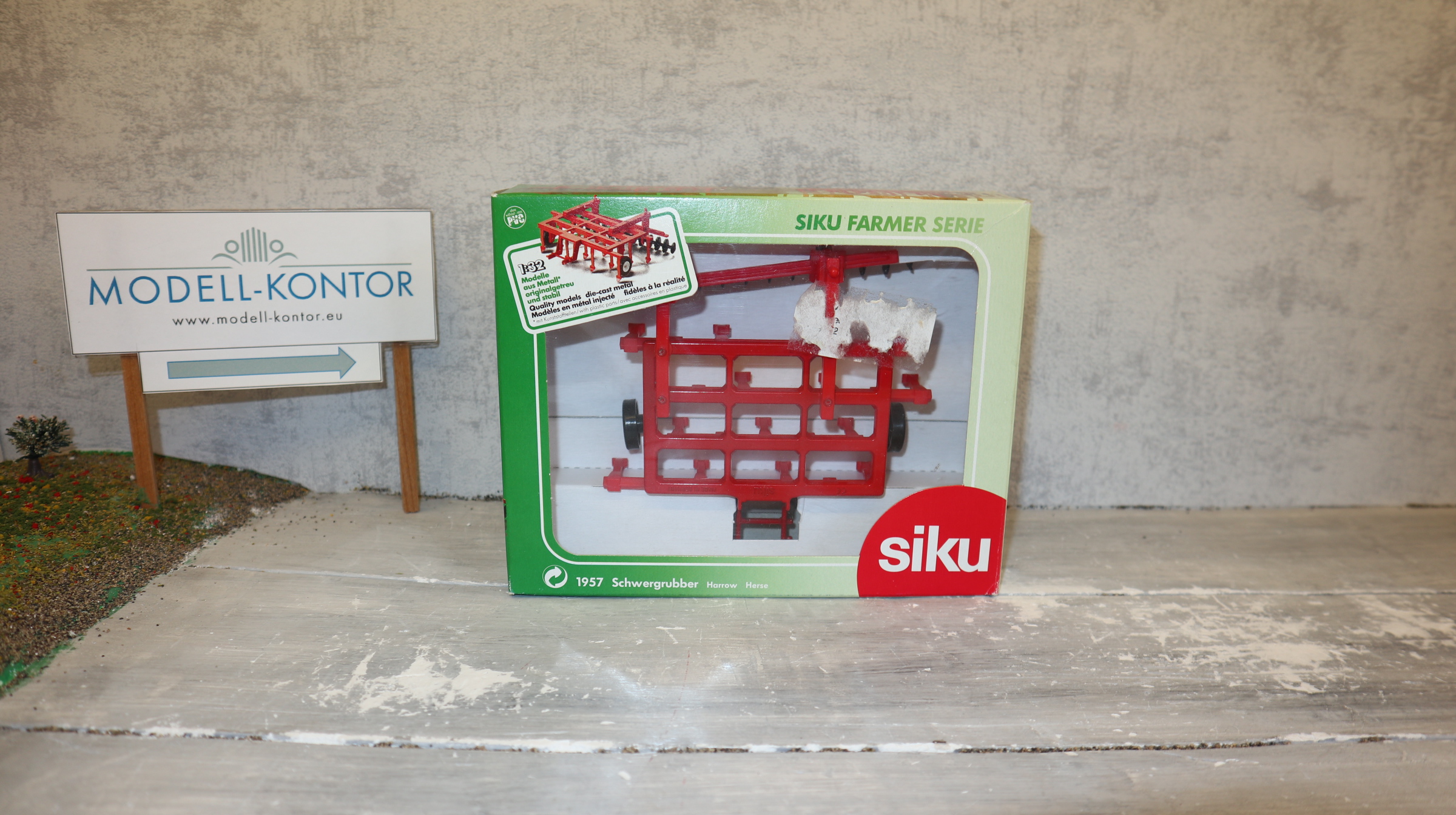 Siku 1957 in 1:32, Schwergrubber rot, NEU in OVP