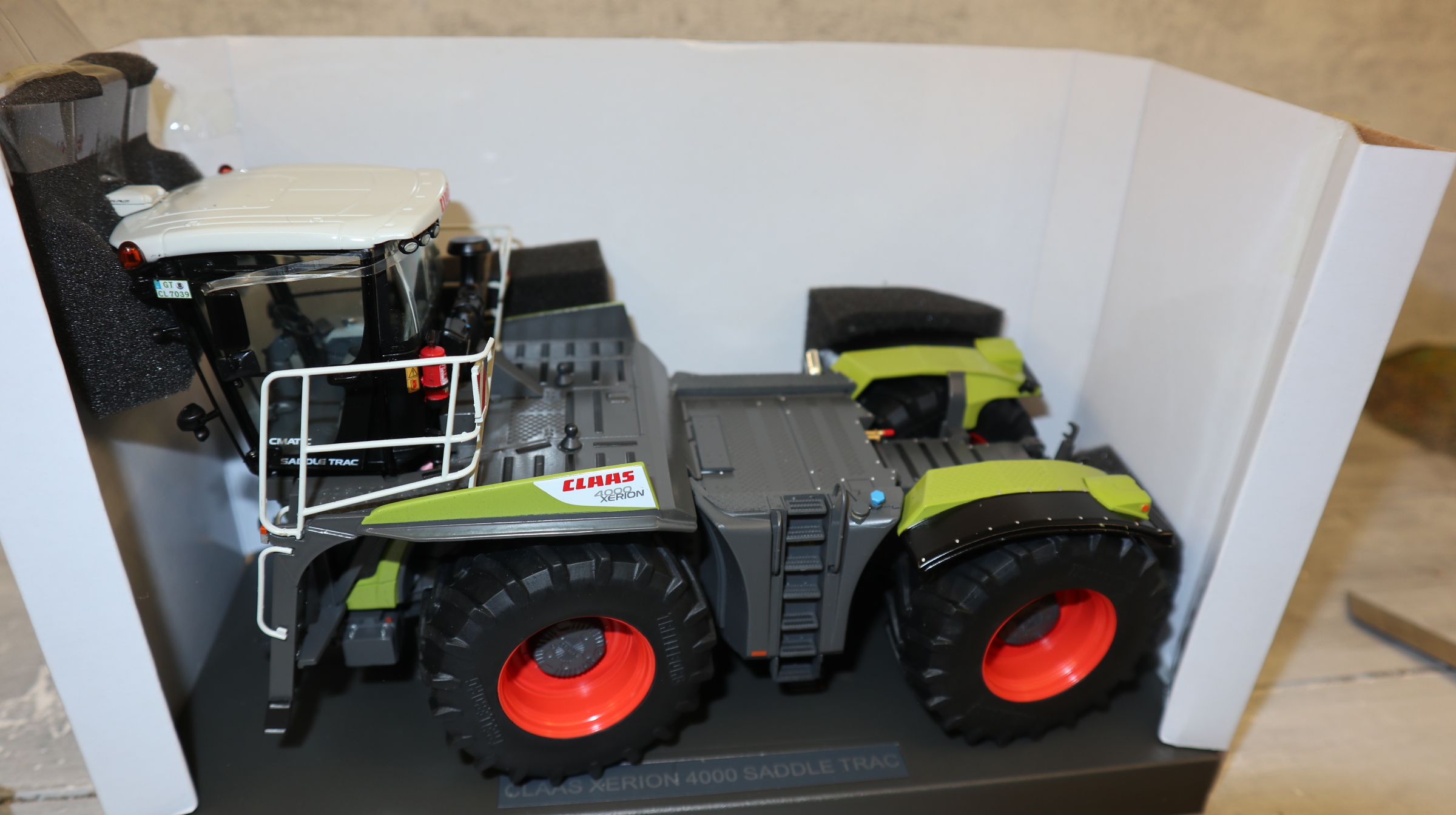 Weise Toys 1030 in 1:32, CLAAS Xerion 4000 Saddle Trac, NEU in OVP