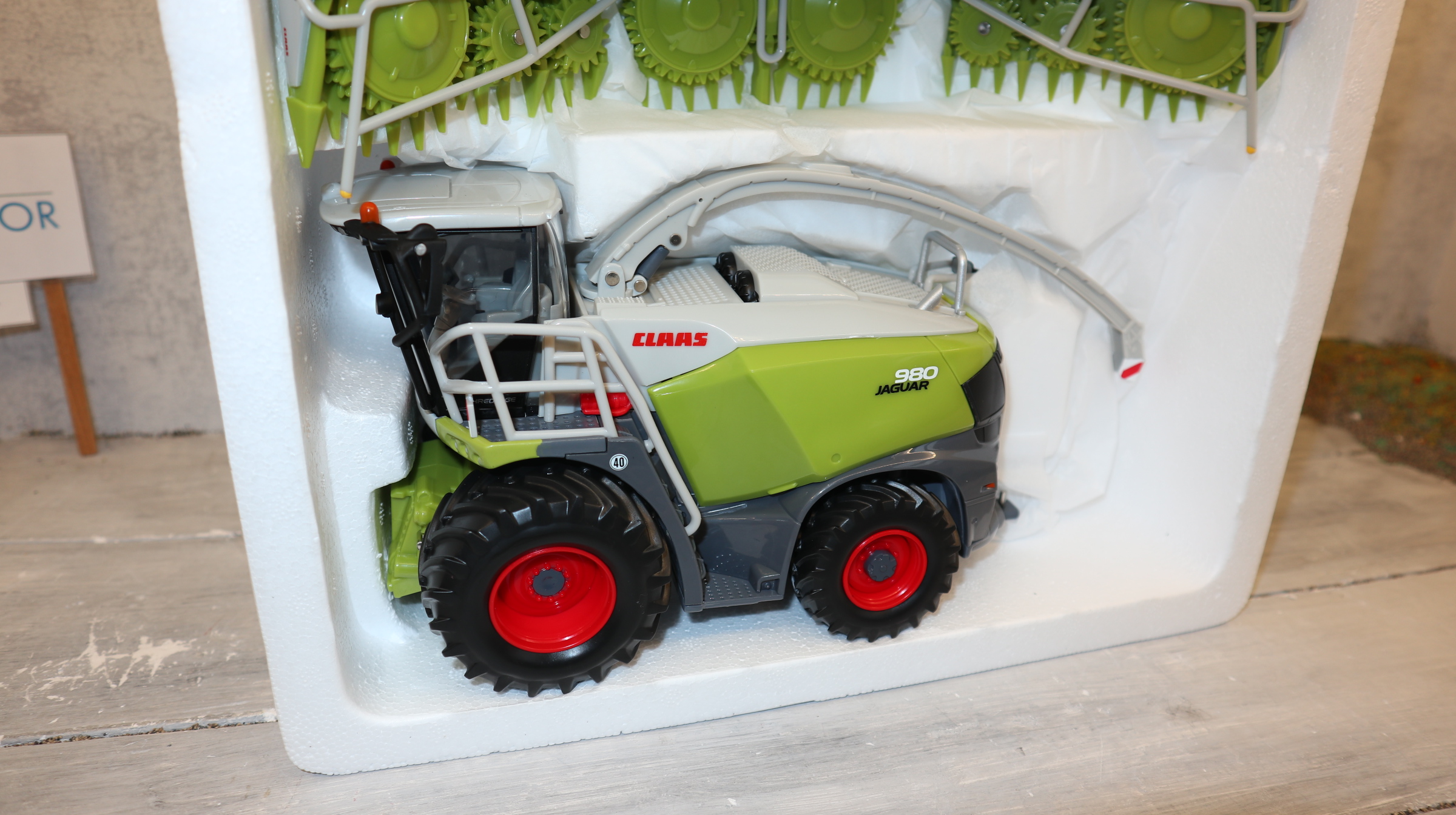 Britains 43285 in 1:32,  Claas Jaguar 980 Maishäcksler , NEU in OVP