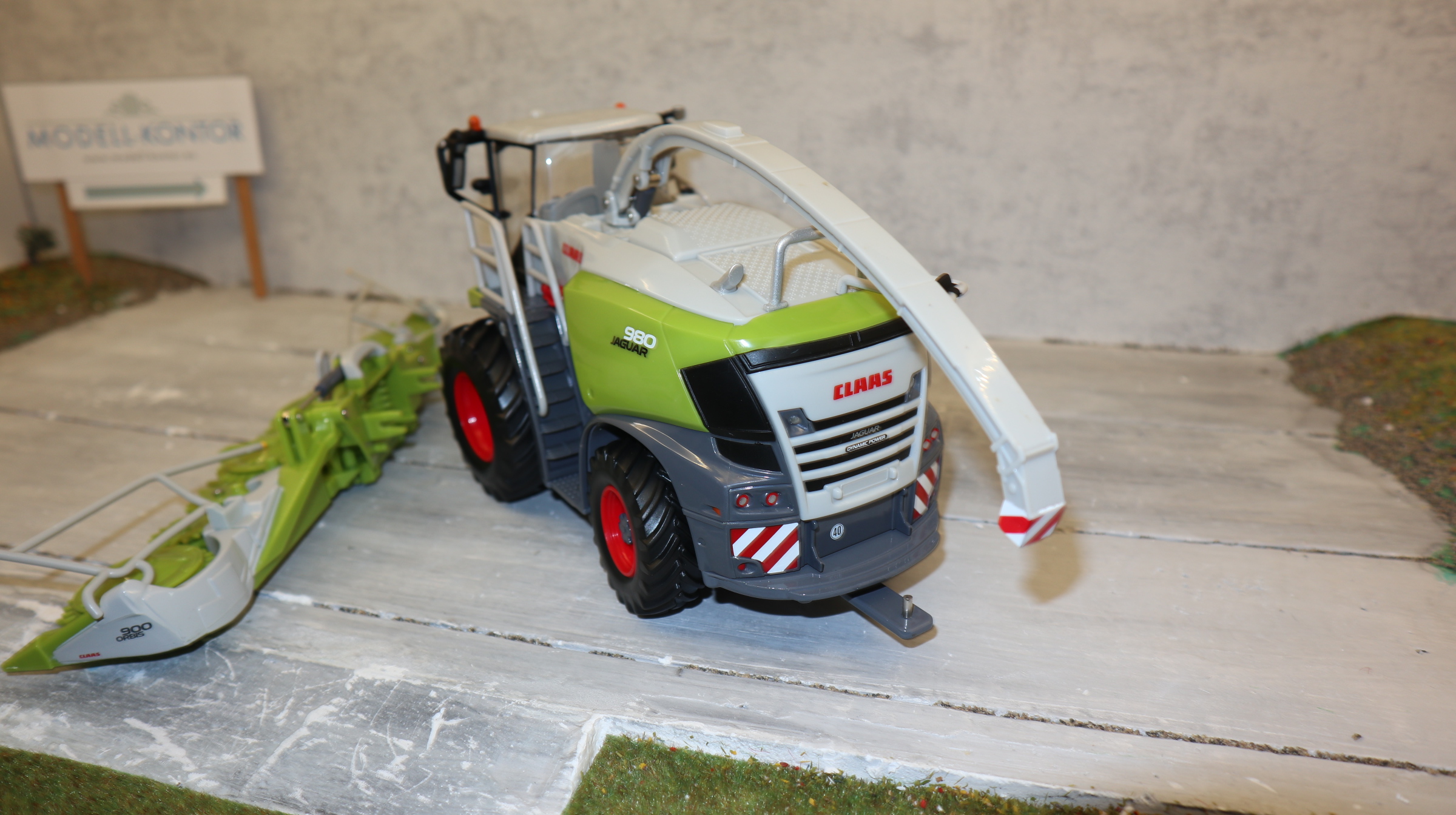 Britains 43285 in 1:32,  Claas Jaguar 980 Maishäcksler , NEU in OVP