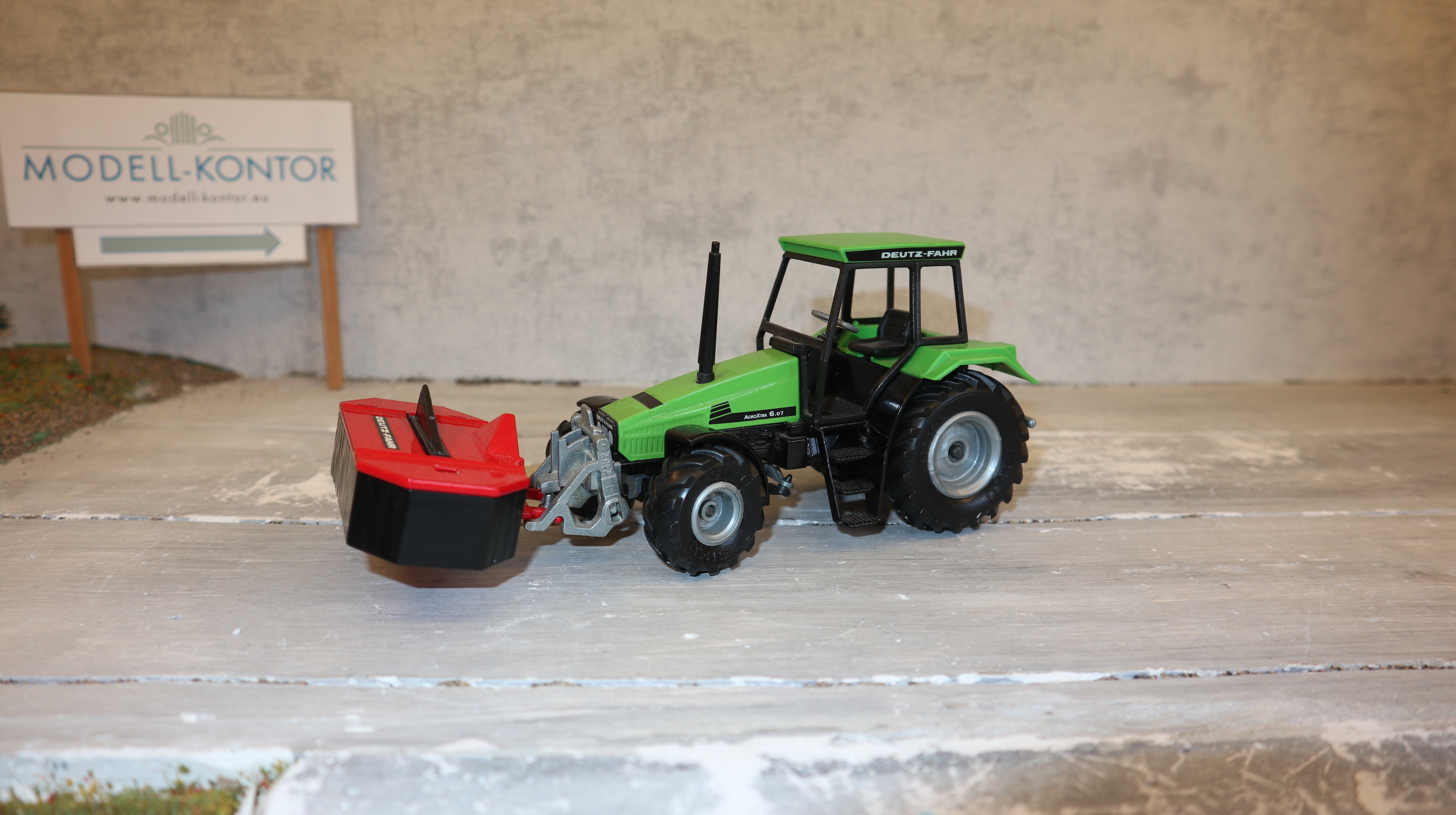 Siku 3156 in 1:32, Deutz-Fahr Agroxtra mit Deutz Mähwerk, Version 1