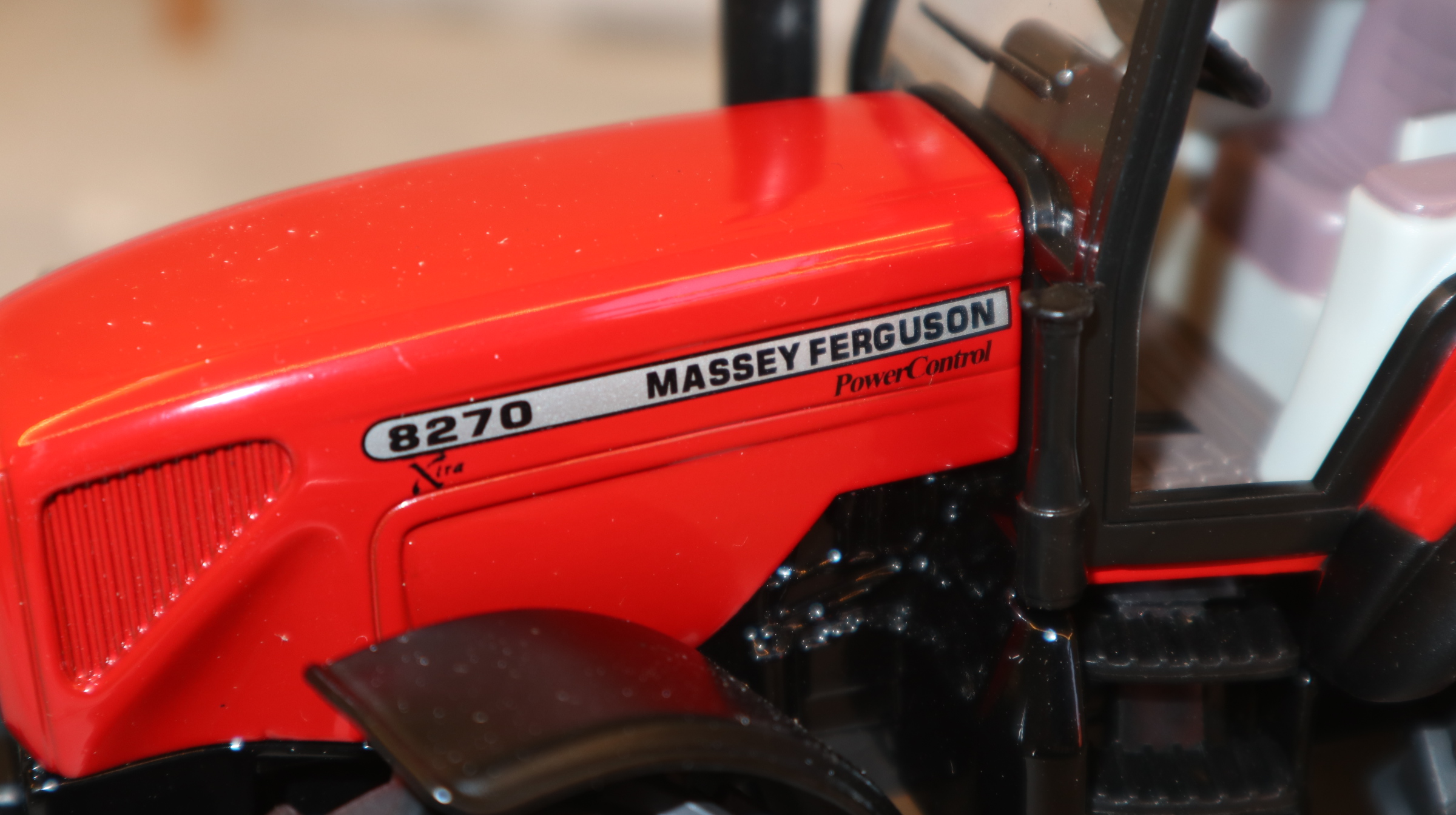 Siku 3251 in 1:32, Massey Ferguson 8270 xtra, LCN 2002, NEU in OVP
