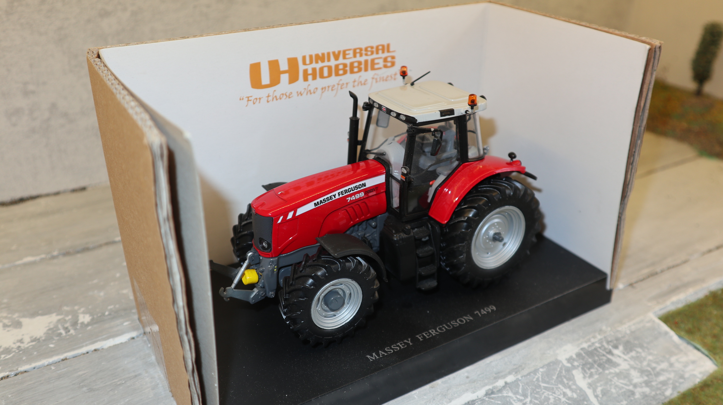 Universal Hobbies UH 2850 in 1:32, Massey Ferguson 7499, NEU in OVP