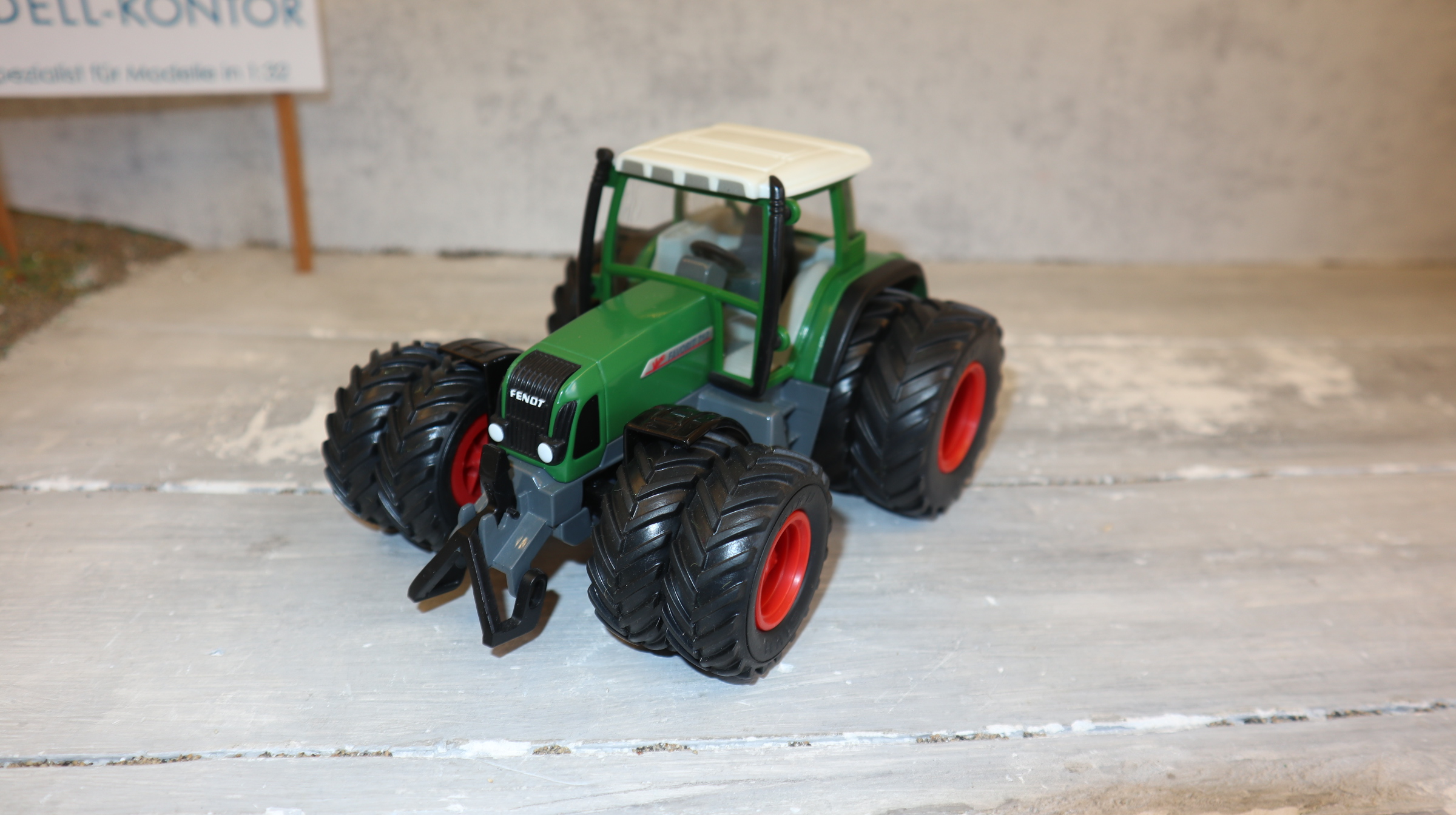 Siku 2965 in 1:32, Fendt 712 LCN 2000, Zwillingsreifen, NEU in OVP
