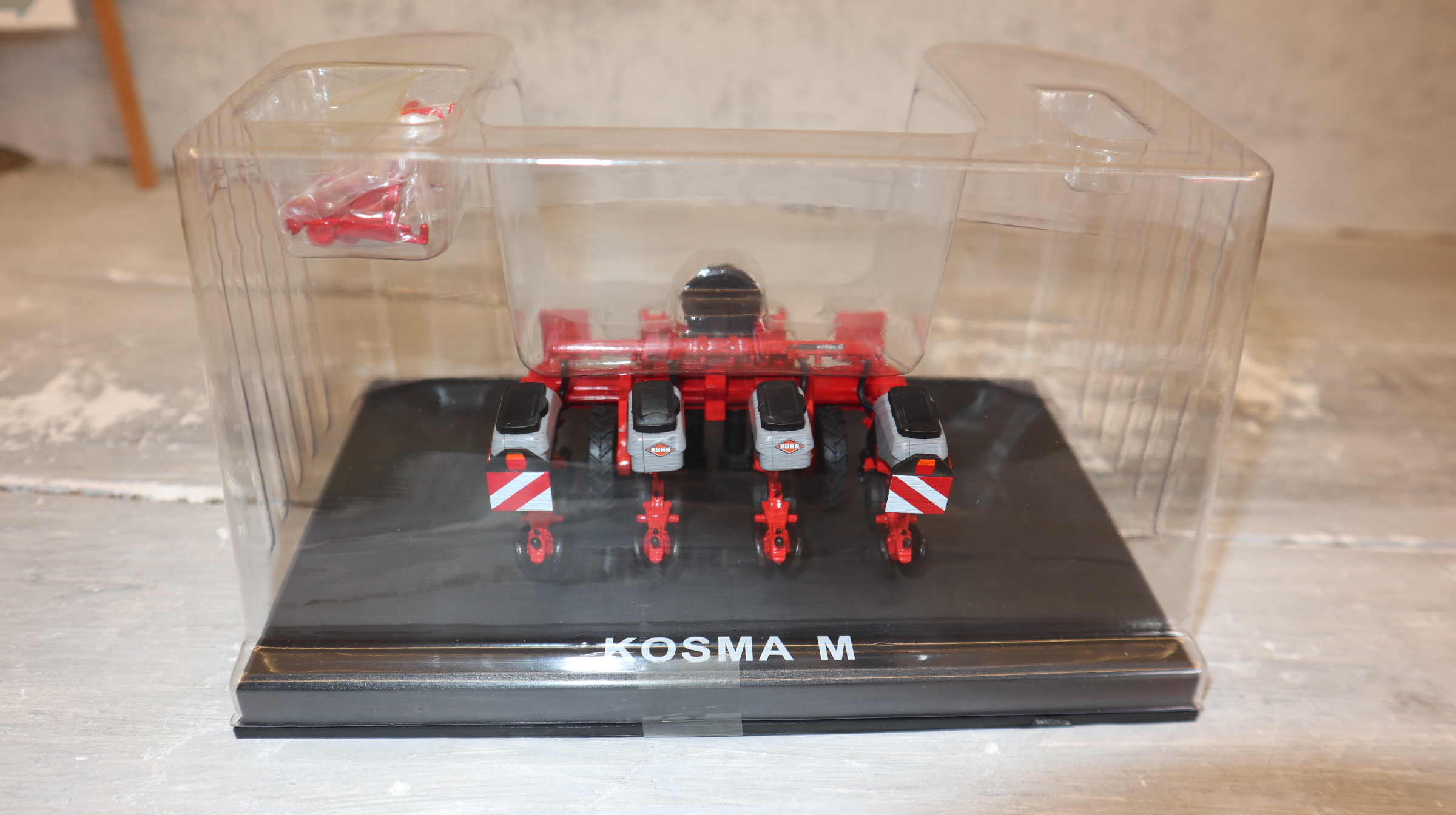 Replicagri 290 in 1:32, Kuhn Kosma TS 4-Reihen Einzelkornsähmaschine, NEU in OVP