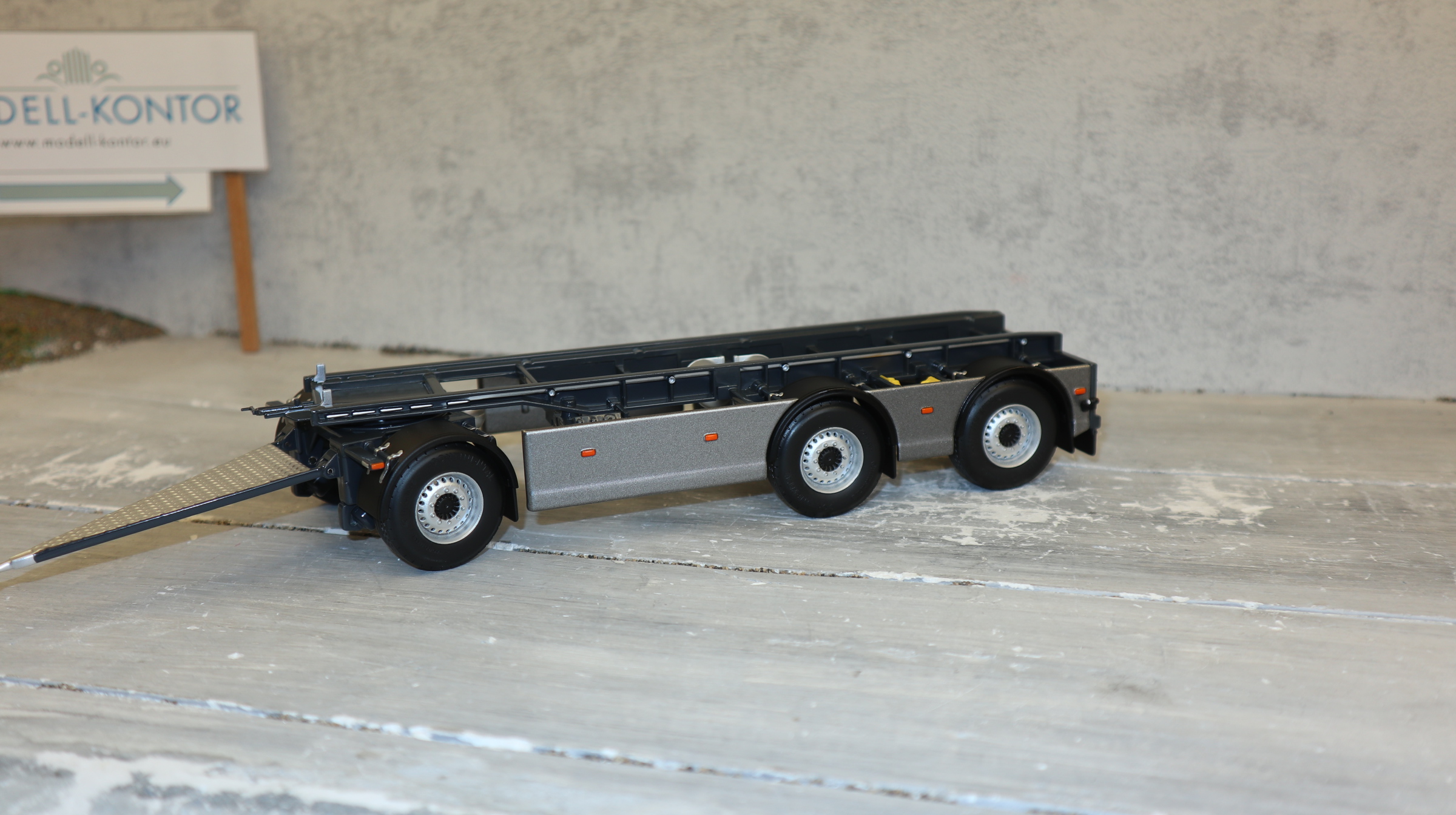 MarGe 2422-04 in 1:32, GS Meppel Containeranhänger mit grauem Anfahrschutz, NEU in OVP