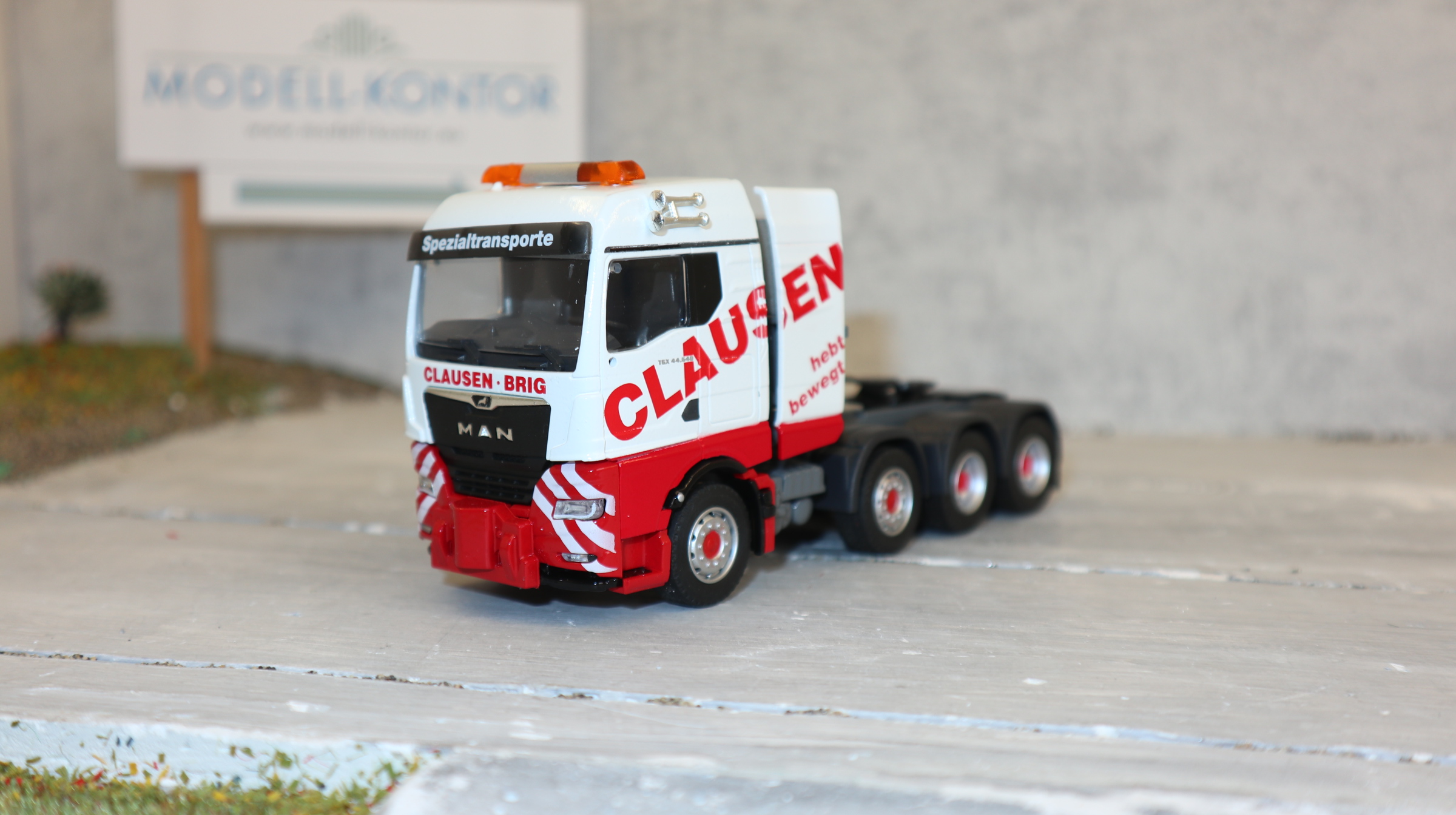 Conrad 80001/02 in 1:50 , MAN TGX TG3 Schwerlast-SZM 8x4, CLAUSEN, NEU in OVP
