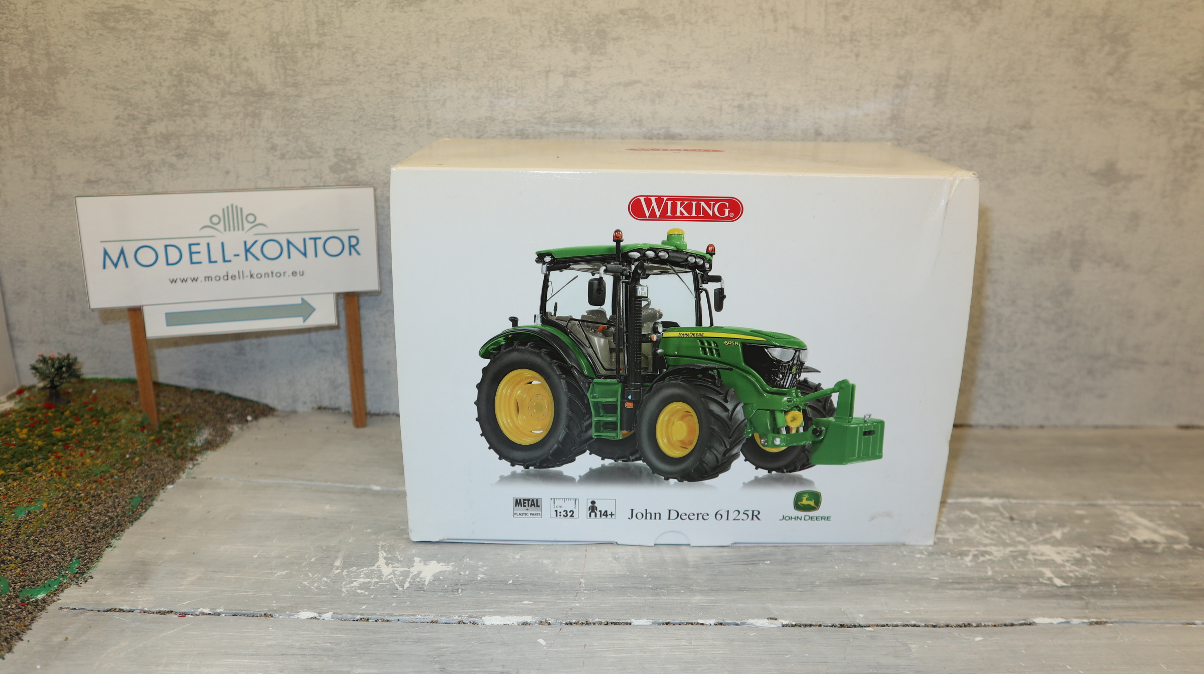 Wiking 077318 in 1:32,  John Deere 6125 R, NEU in OVP