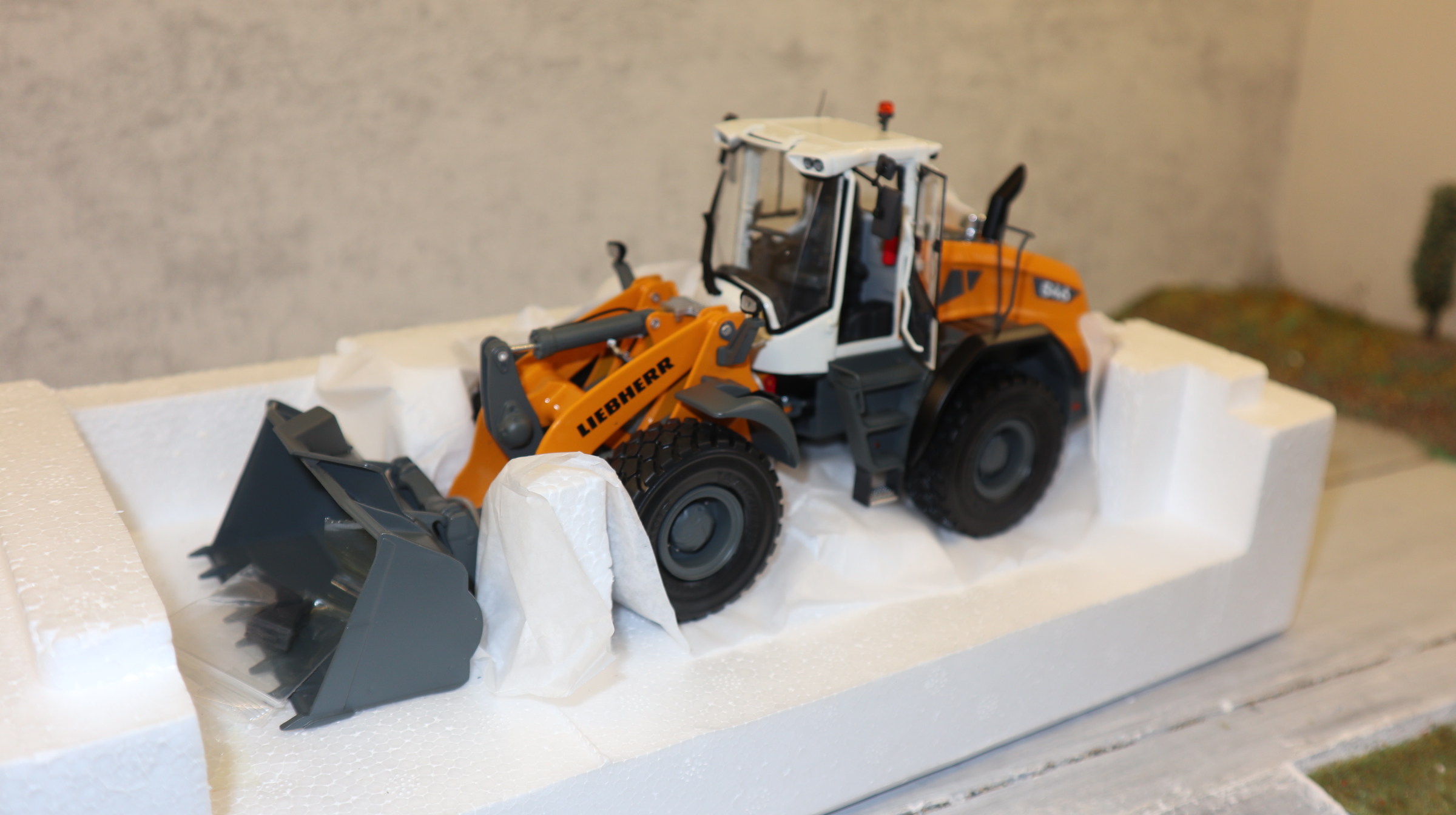 AT Collections 3200200 in 1:32, LIEBHERR L 546 Radlader NEU in OVP