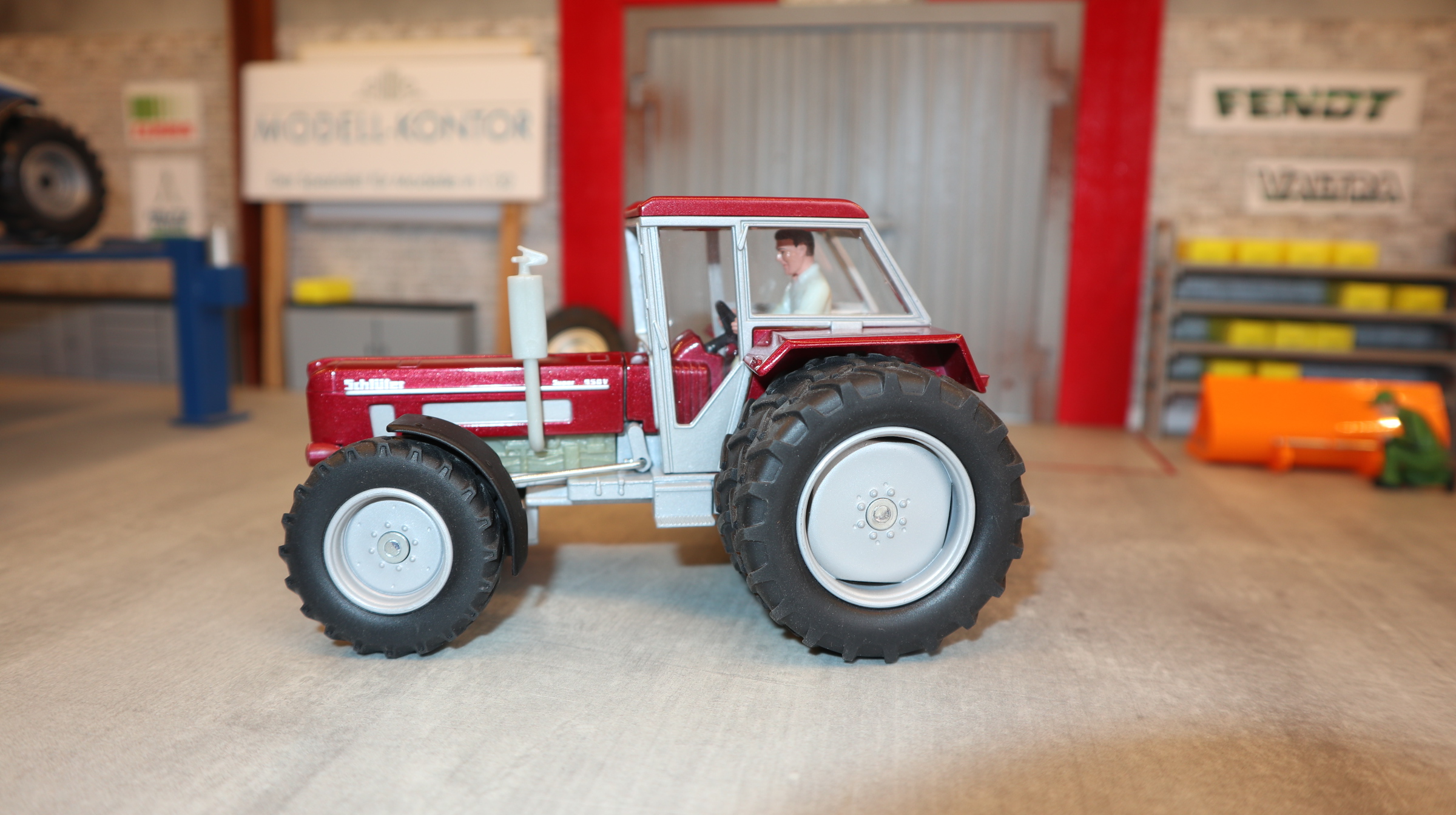 Siku 3469 in 1:32, Schlüter 950V weinrot-metallic Zwillingreifen HA, NEU ohne OVP