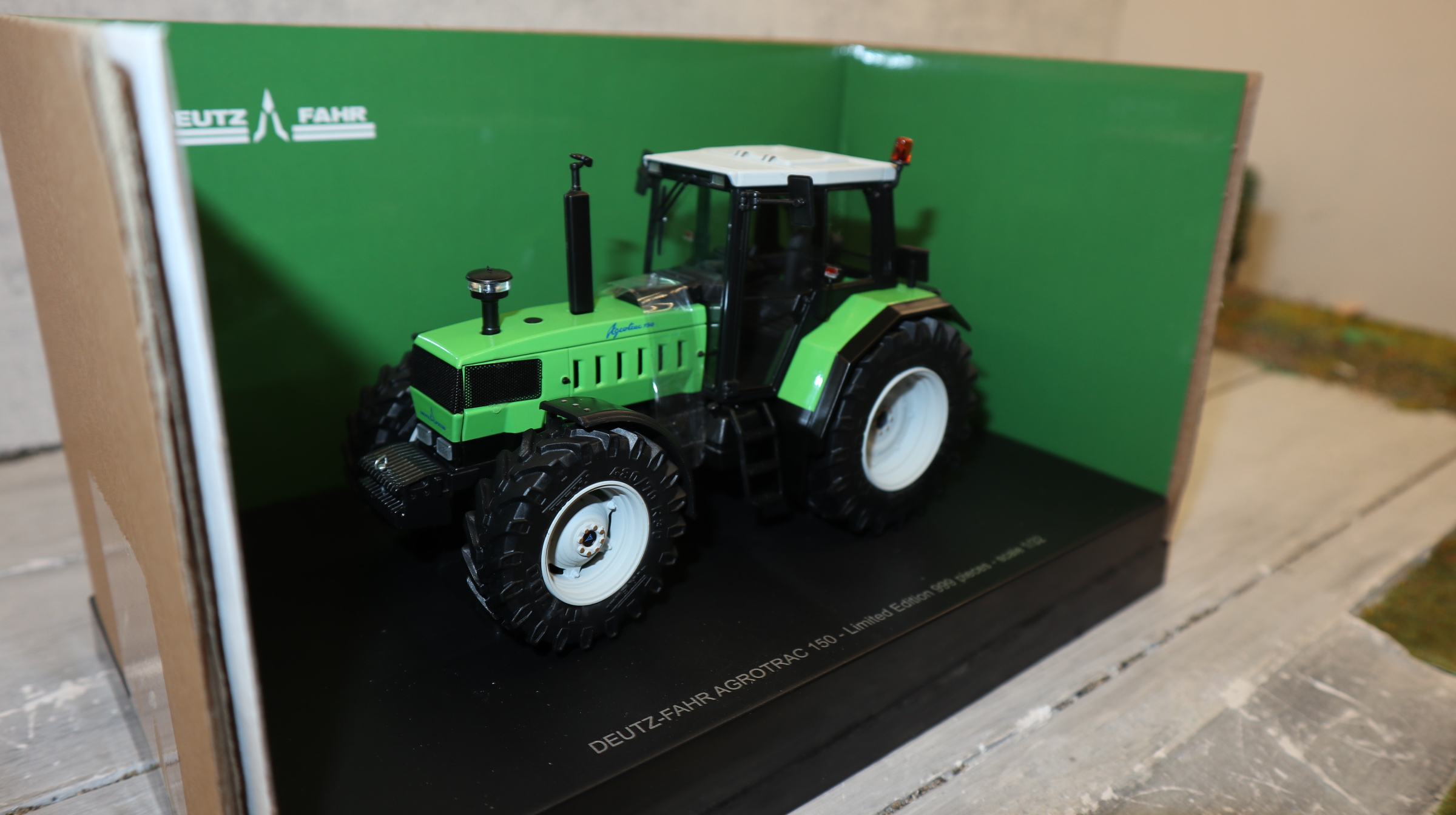 ROS  302105 in 1:32,  Deutz Agrotrac, NEU in OVP