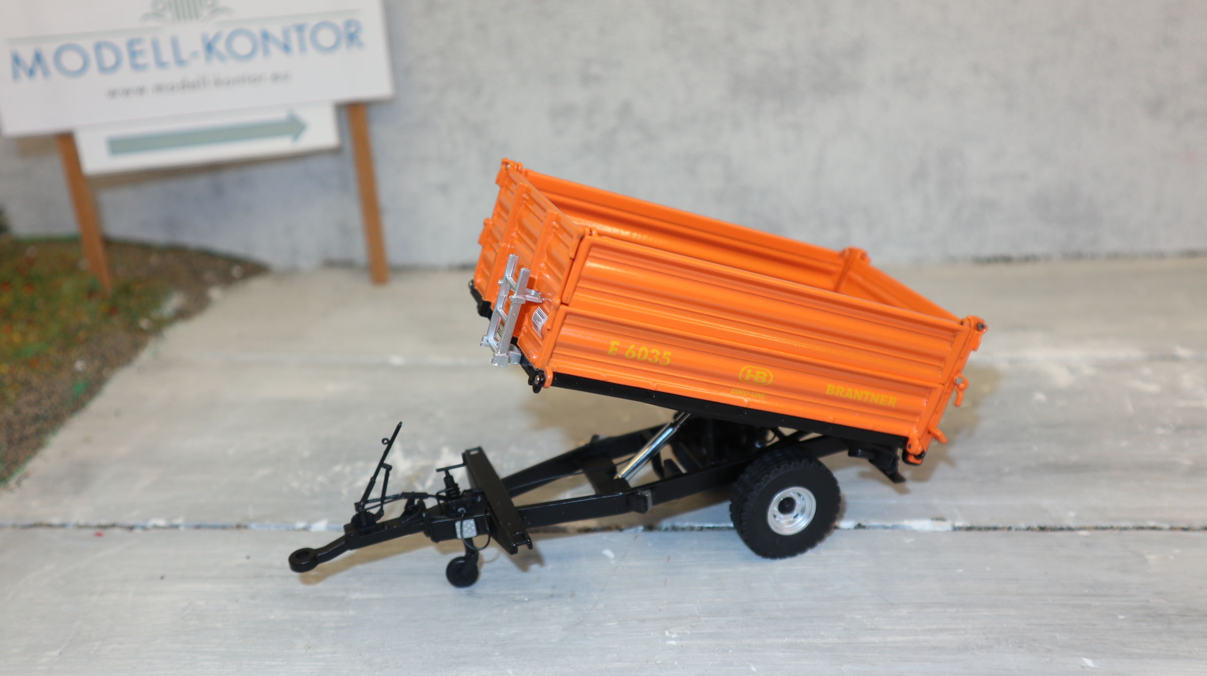 WIKING 877401 in 1:32, Brantner Einachs-Dreiseitenkipper ORANGE , Sondermodell 500 Stück, NEU in OVP