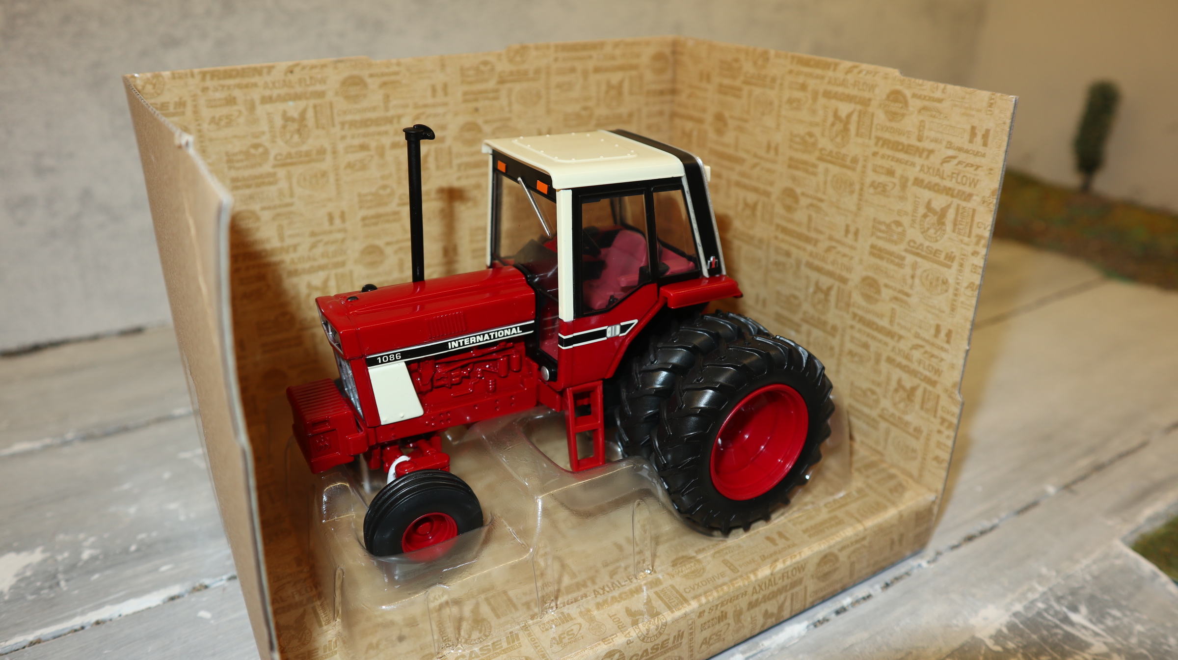 ERTL Britains Prestige 44316 in 1:32, CASE International 1086, USA-Modell, NEU in OVP