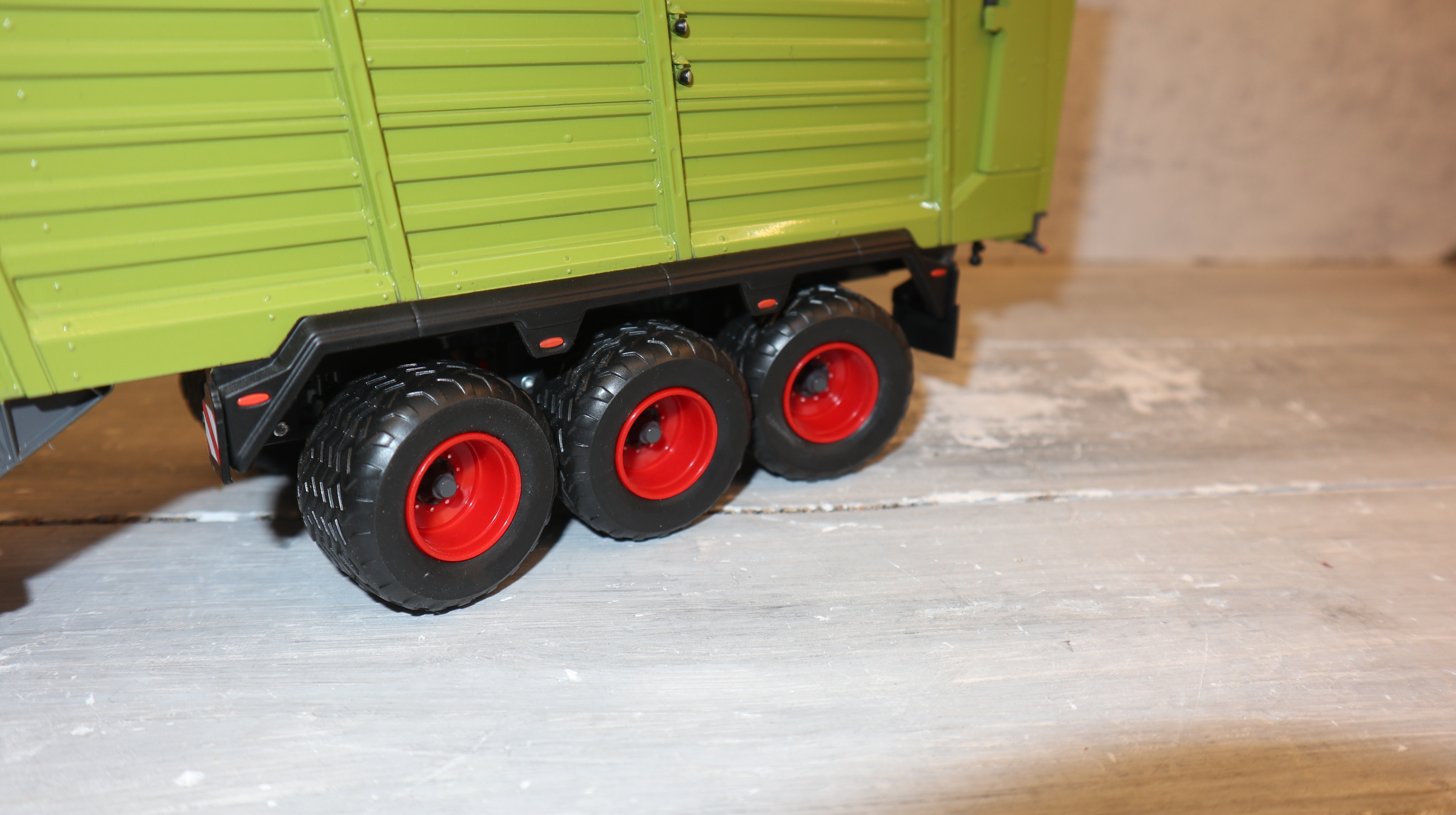 USK 30022 in 1:32, Claas Cargos 8500 Sammelwagen, NEU in OVP