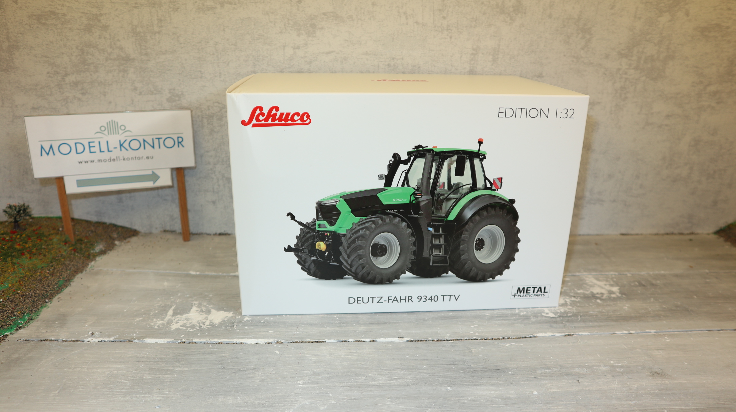 Schuco 7884 in 1:32, Deutz-Fahr 9340 TTV grün, NEU in OVP