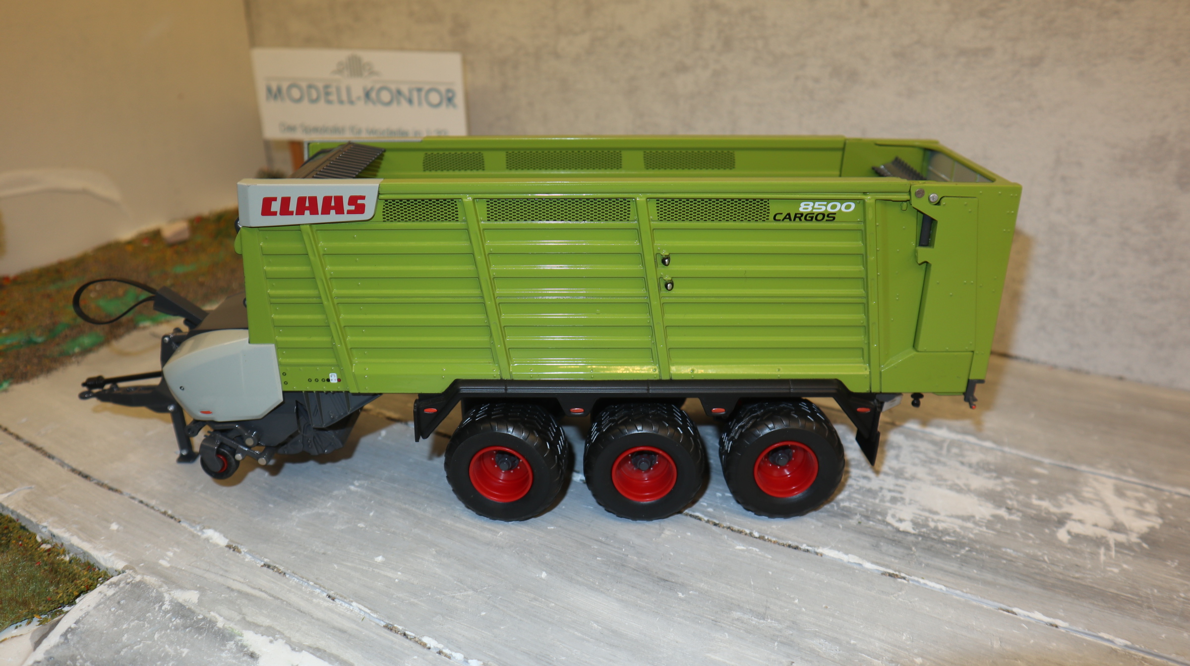 USK 30022 in 1:32, Claas Cargos 8500 Sammelwagen, NEU in OVP