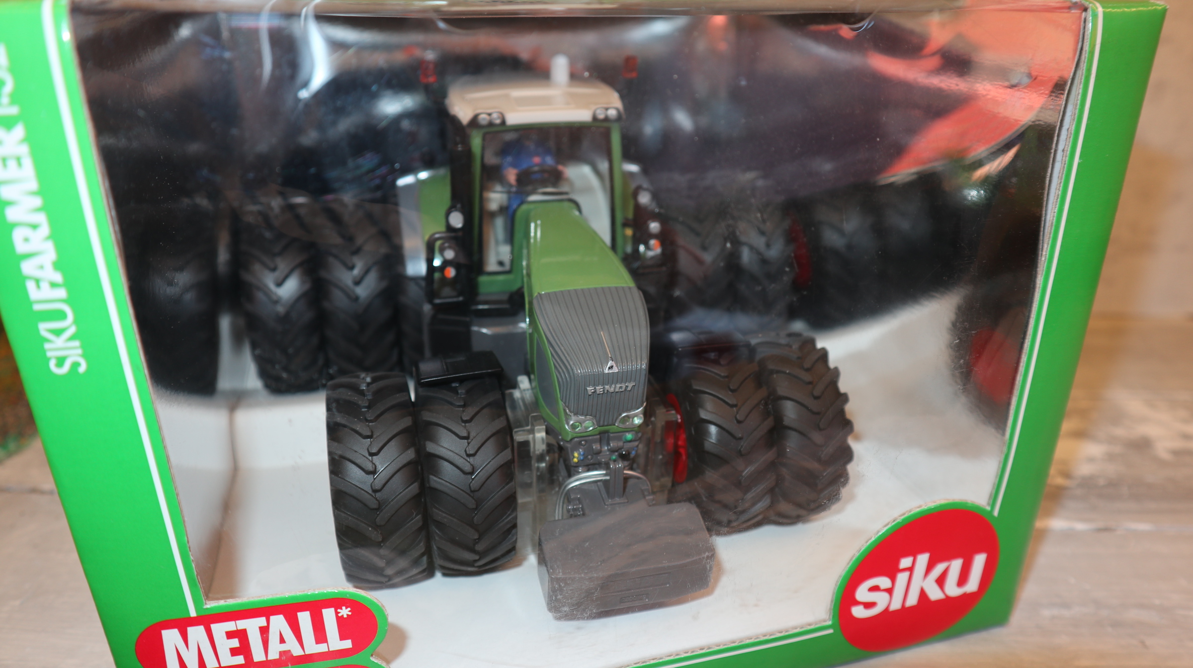 Siku 3258 in 1:32, Fendt 936 mit Zwilling + Drilling-Reifen, NEU in OVP