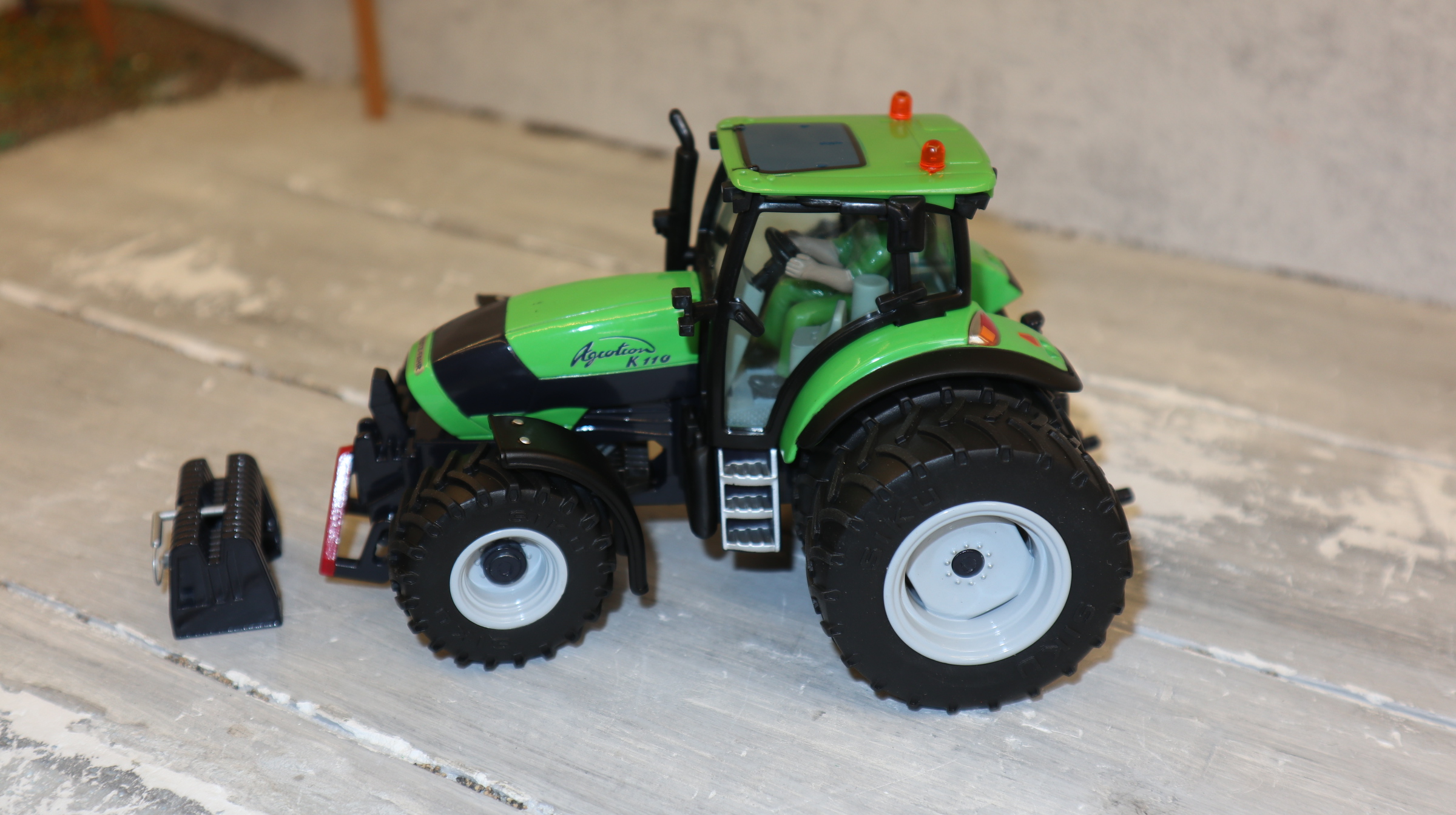 Siku 3055 in 1:32,  Deutz-Fahr K110  LCN Zwolle 2007 Dual HA, NEU in OVP
