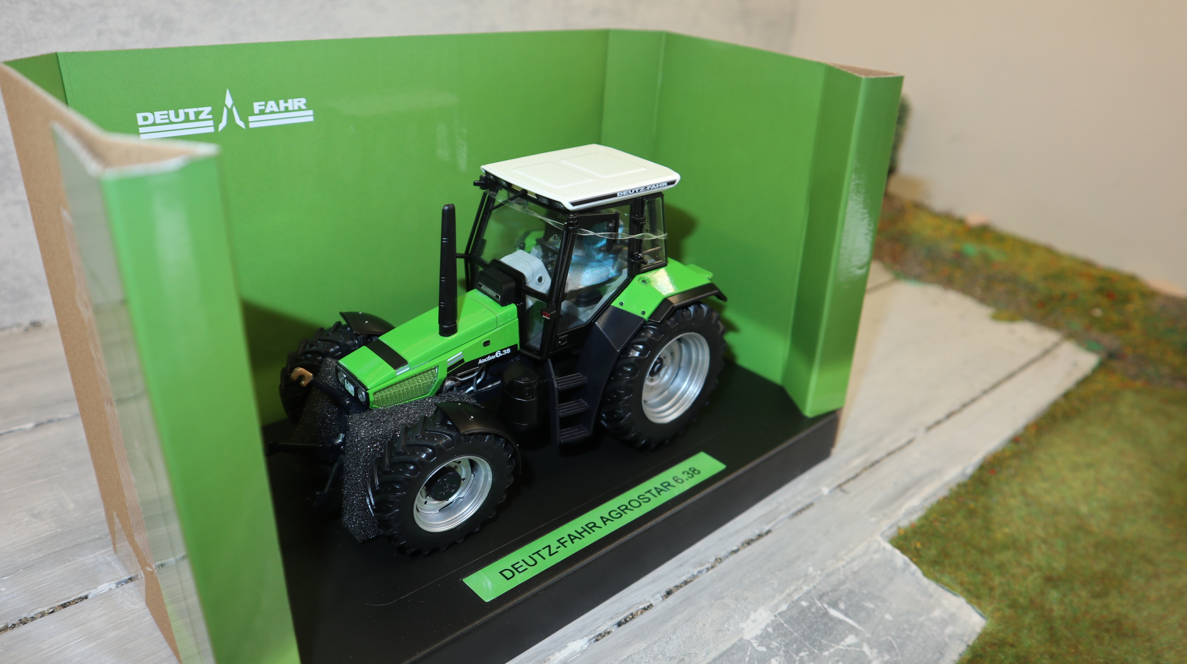 Weise Toys 1028 in 1:32, DEUTZ-FAHR Agrostar 6.38, NEU in OVP