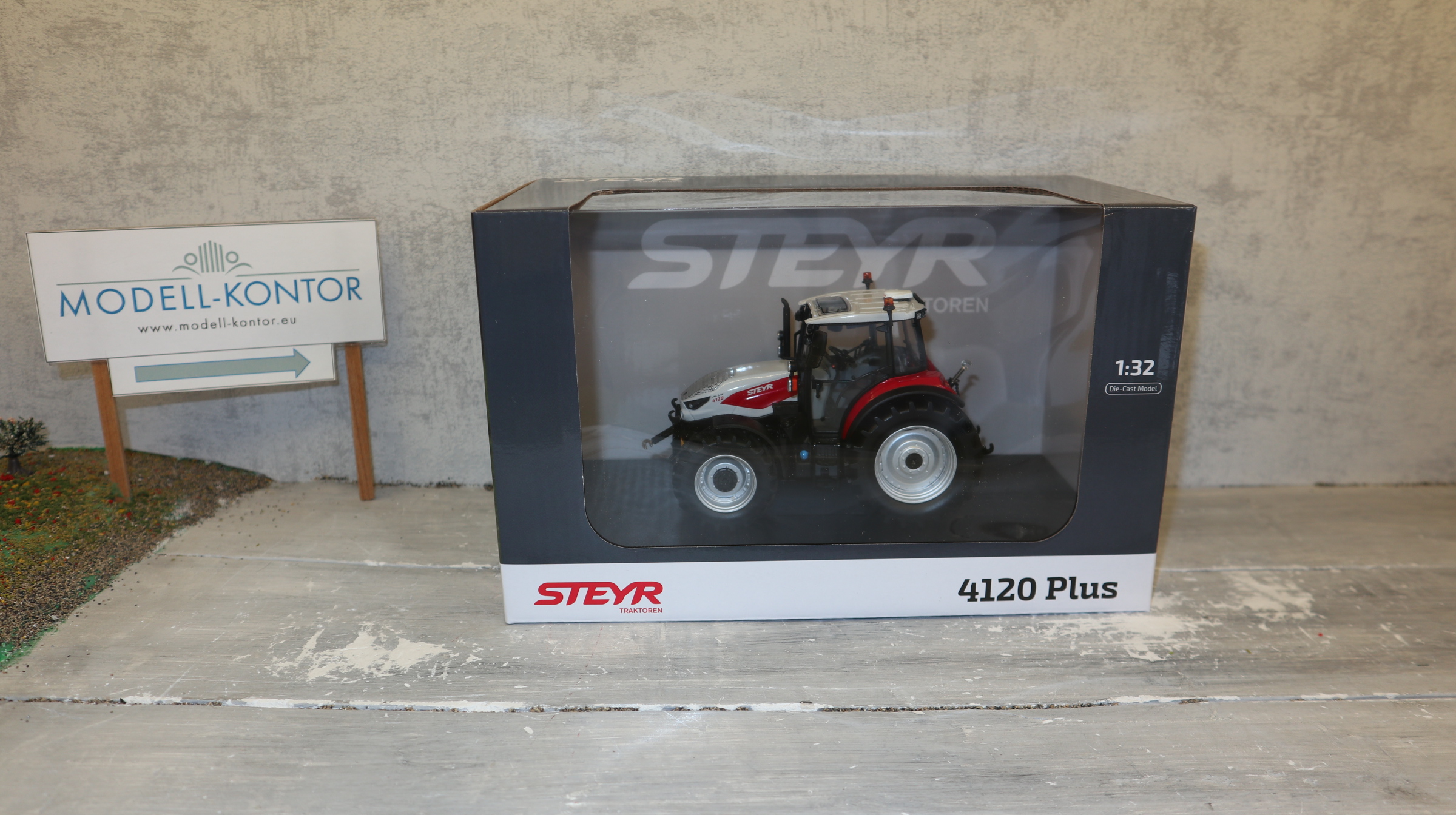 Universal Hobbies UH 6853 in 1:32,  Steyr 4120 Plus  NEU in OVP