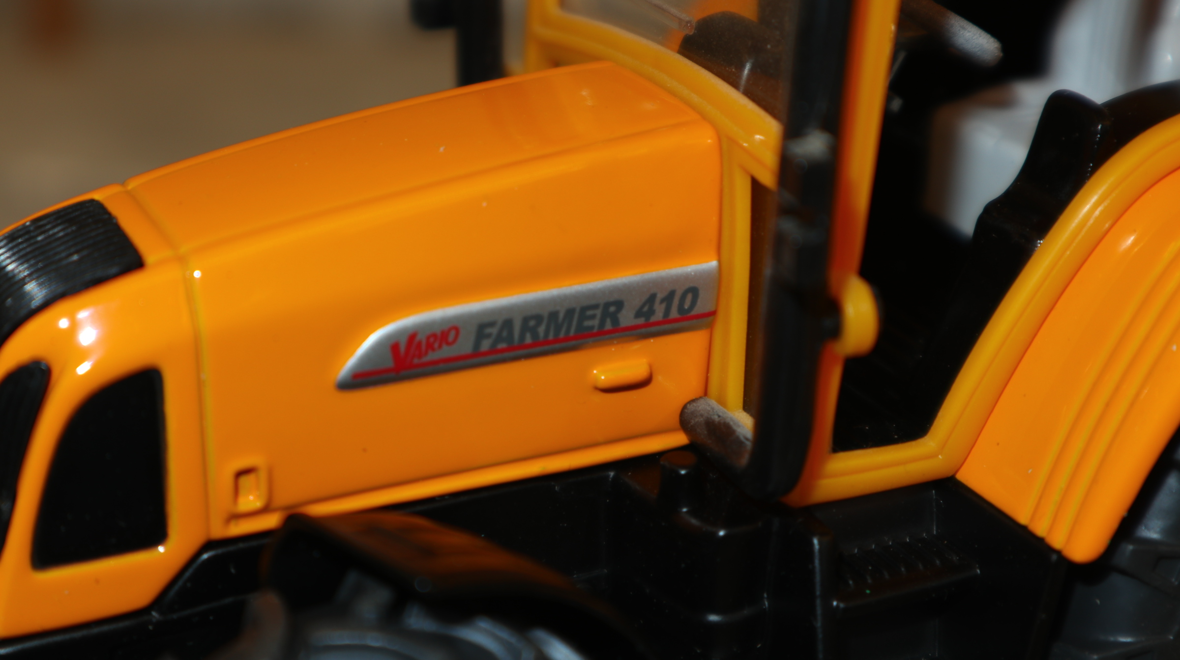 Siku 2968 in 1:32, Fendt 411 orange Grundmodell für SSC,  NEU in OVP