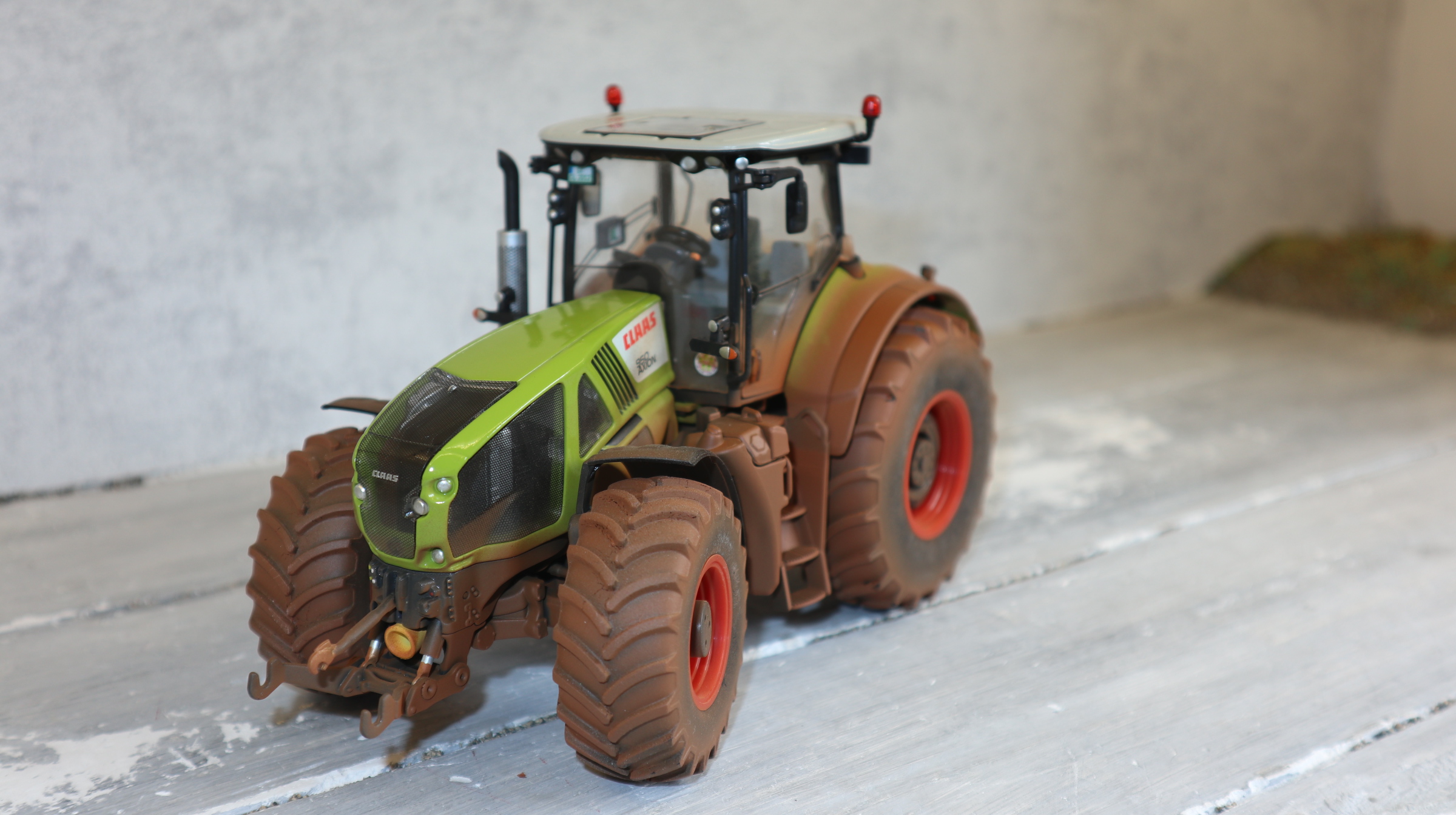 Wiking 077863 in 1:32,  Claas Axion 950 dirty ZLF 2012, NEU in OVP