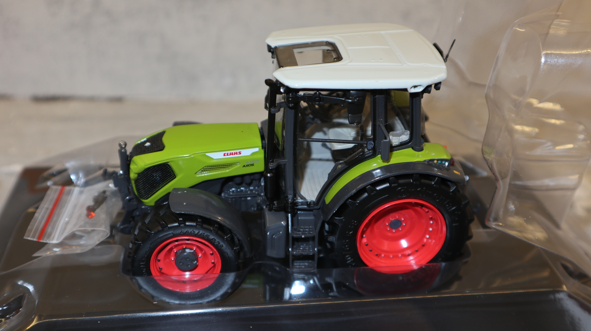ROS 02675190 in 1:32, Claas Axos 3.120 mit Fronthydraulik, NEu in OVP