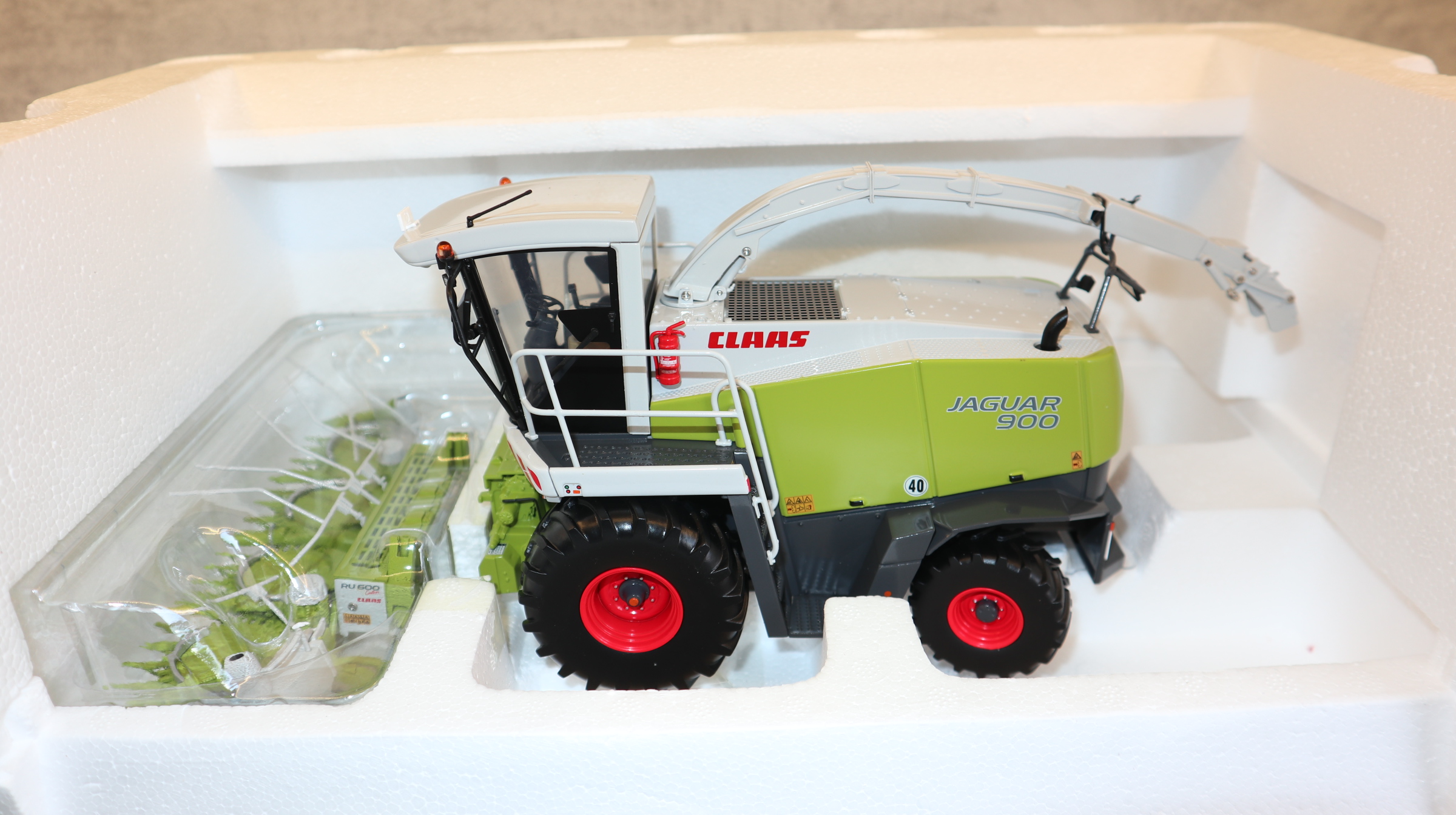 Universal Hobbies UH 02670440 in 1:32, Claas Jaguar 900 Speedstar + RU 600,  NEU in OVP