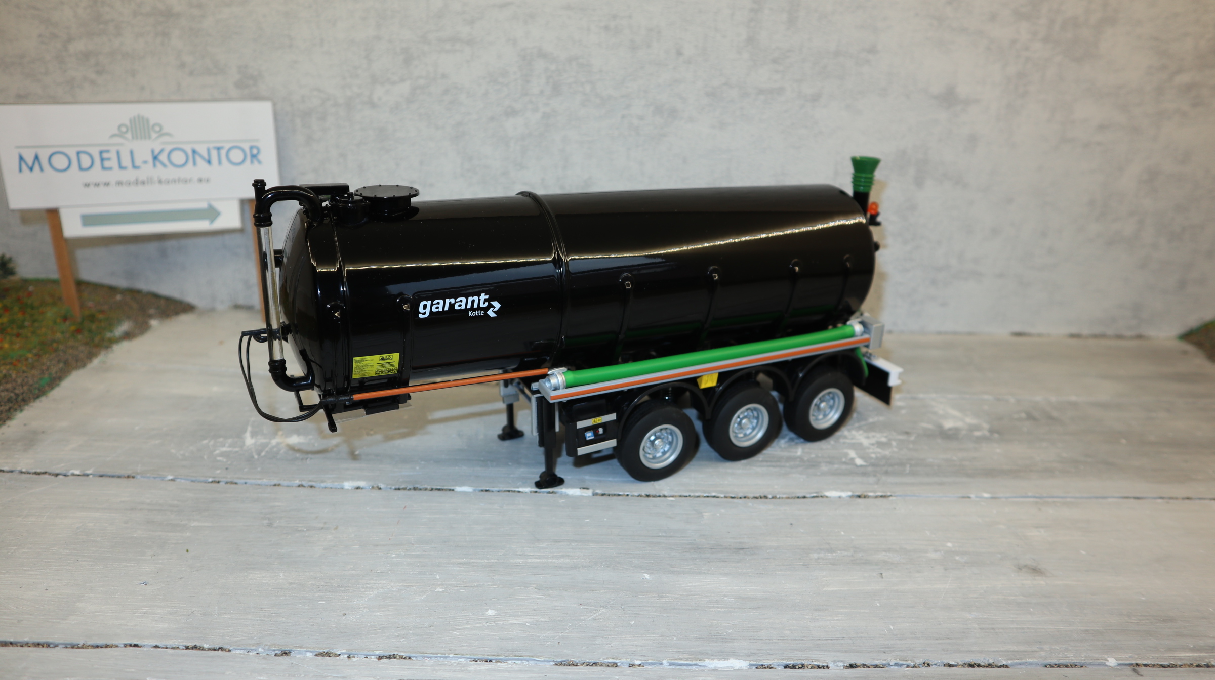 Wiking 077654 in 1:32,  KOTTE Gülleauflieger Schwarz,  NEU in OVP
