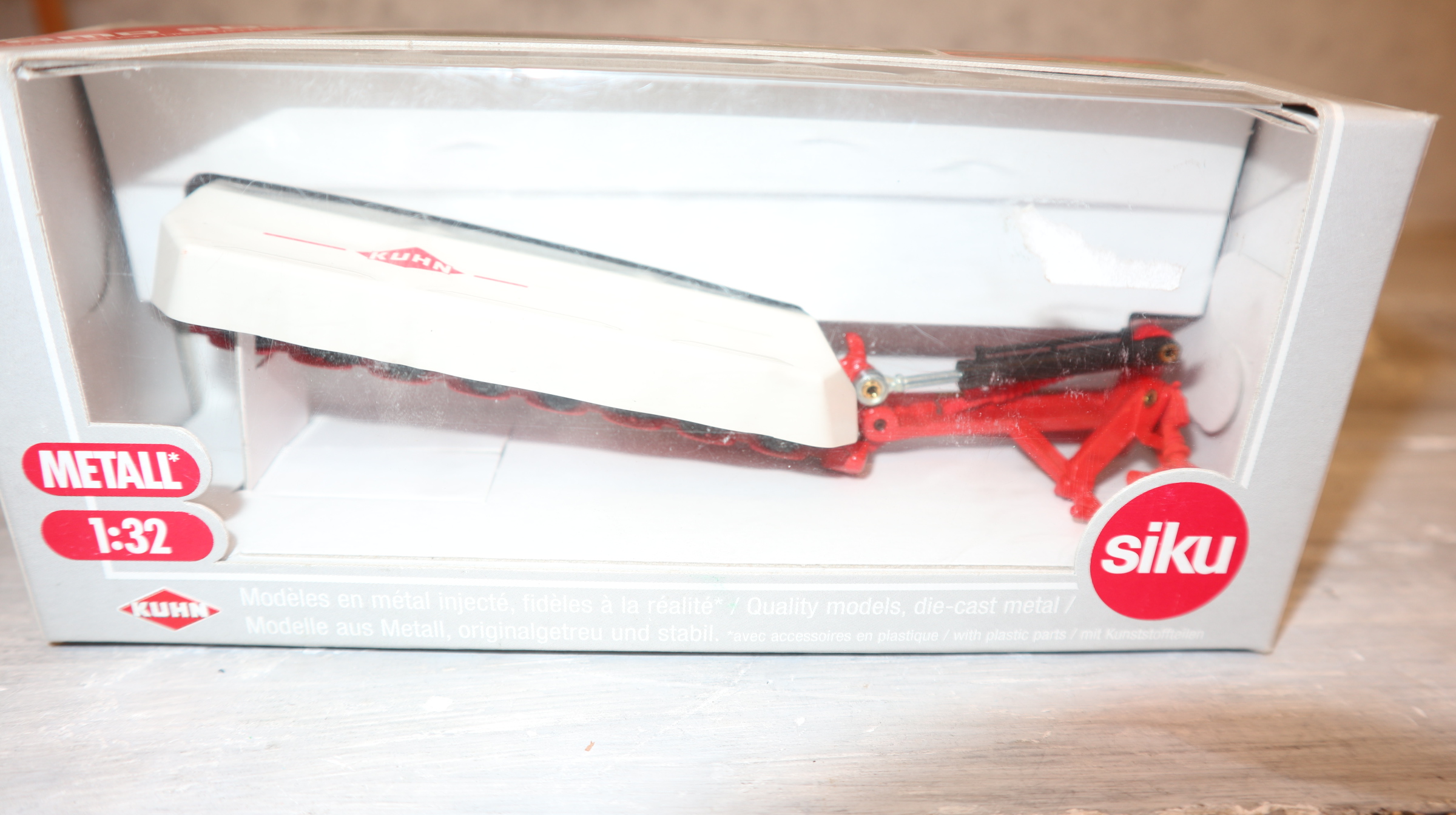 Siku 2456 in 1:32, KUHN Heckmähwerk Werbemodell, NEU in OVP