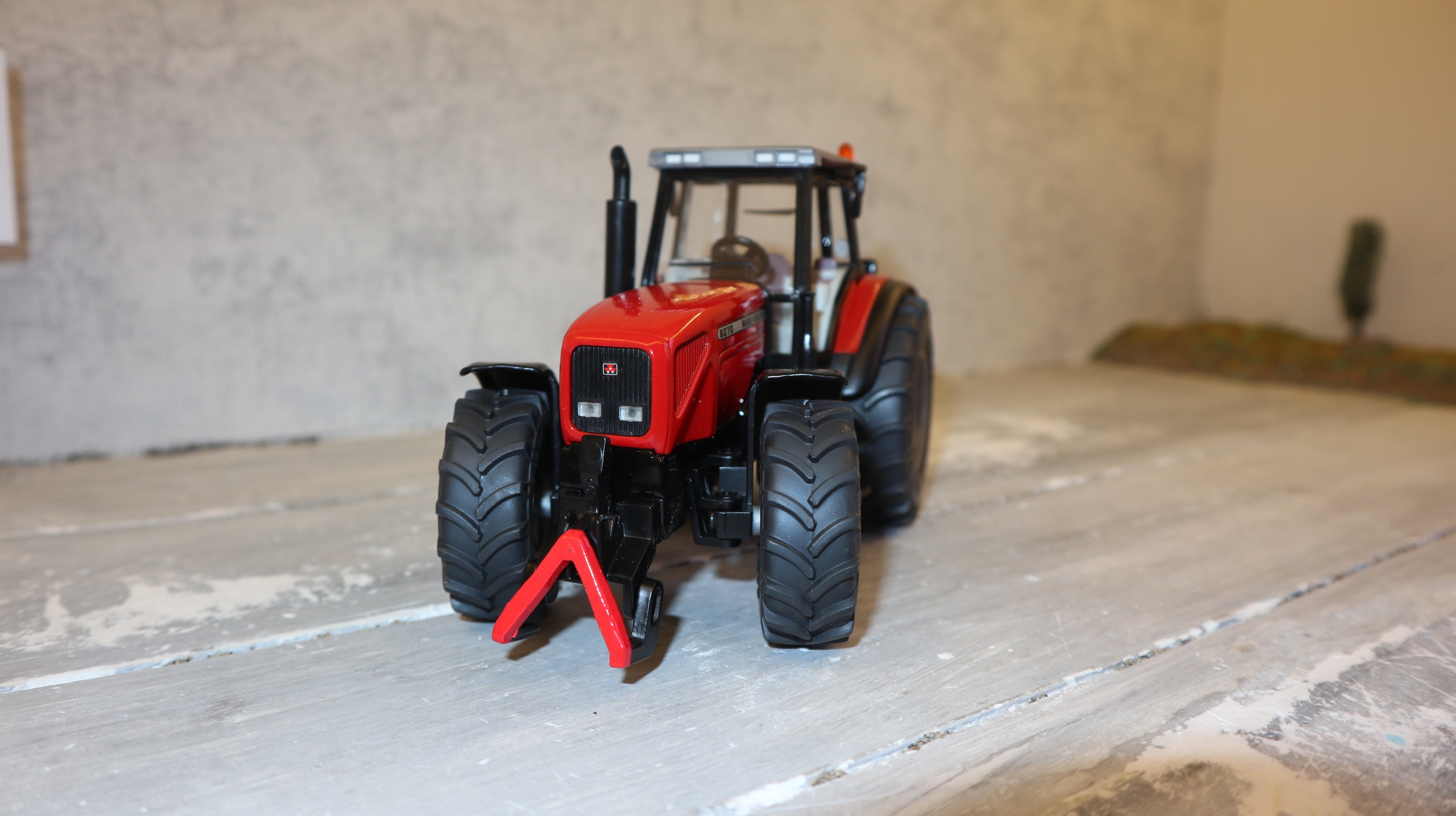 Siku 3251 in 1:32, Massey Ferguson 8270 xtra, LCN 2002, NEU in OVP
