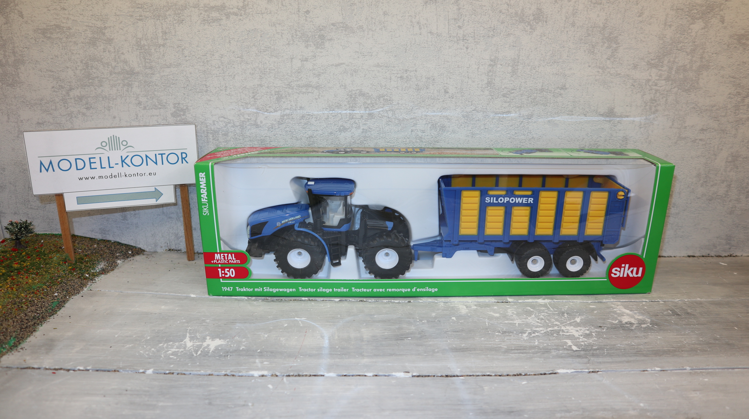 Siku 1947 in 1:50,  New Holland Knicklenker mit Silagewagen, Neu in OVP