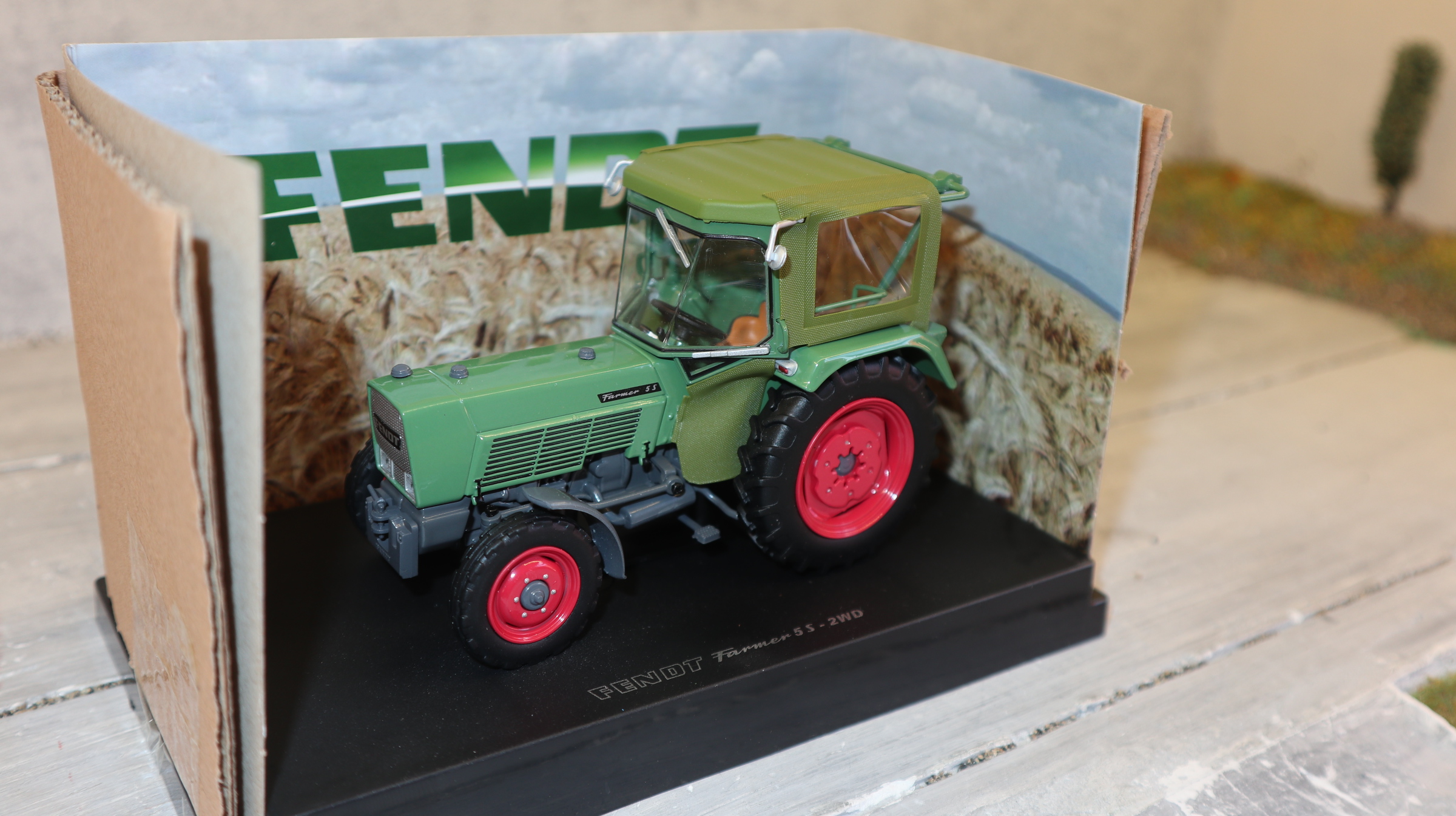 Universal Hobbies UH 5291 in 1:32,  Fendt Farmer 5S 2WD mit PEKO-Kabine , NEU in OVP