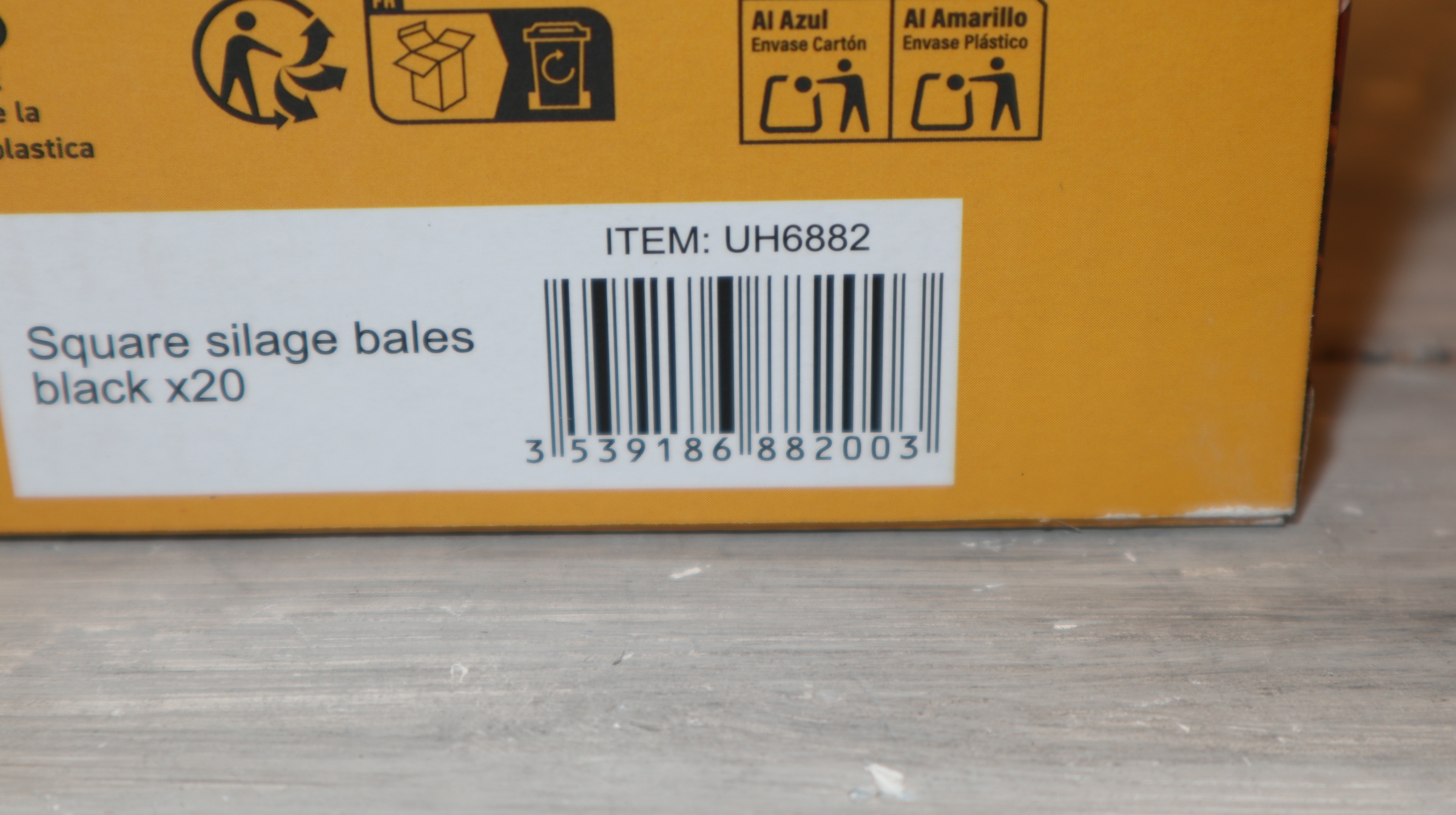Universal Hobbies UH 6882 in 1:32, 20x Silageballen eckig in schwarzer ...