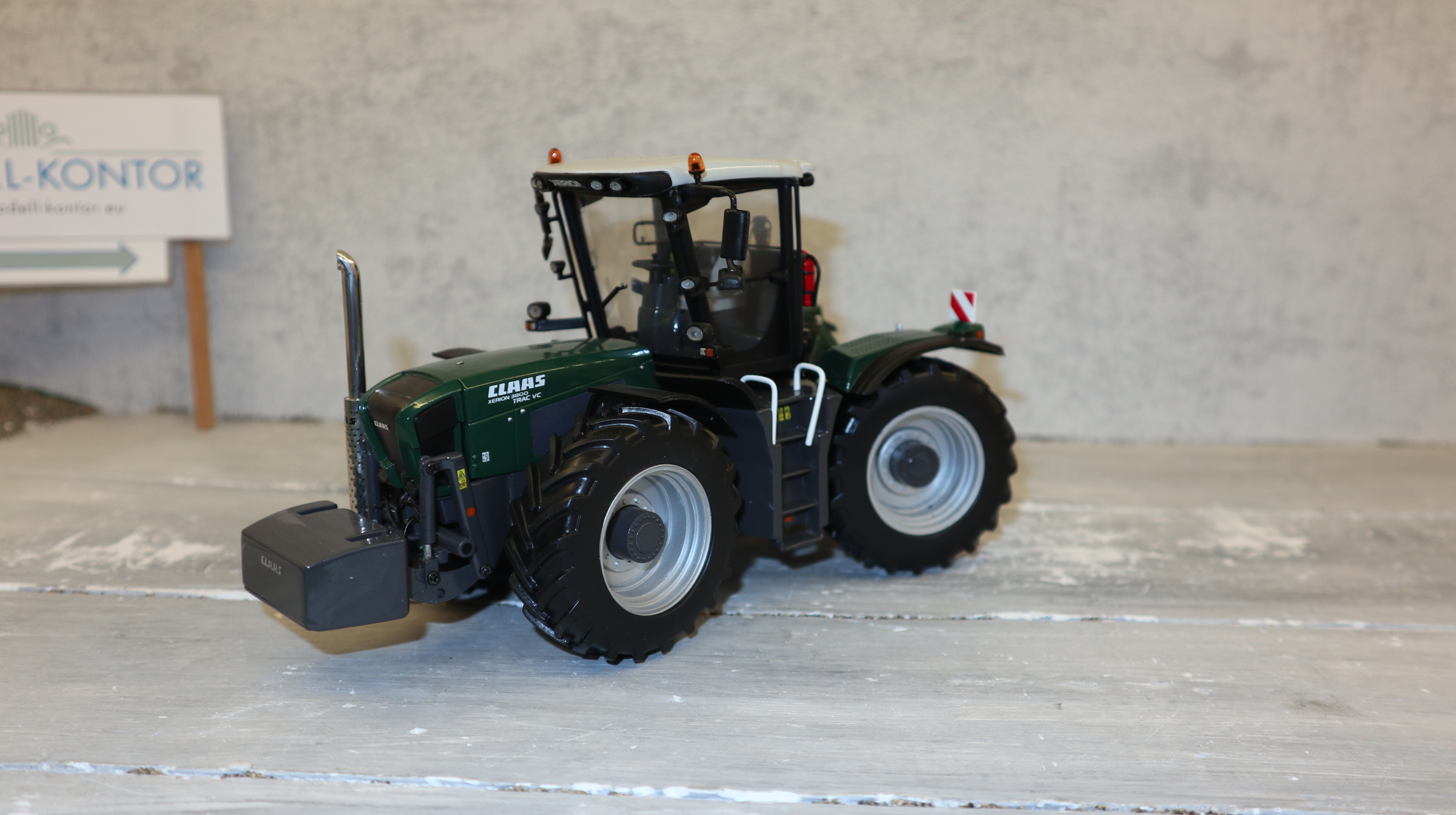 Universal Hobbies UH 4208 in 1:32, Claas Xerion 3800 BOLLMER, NEU in OVP