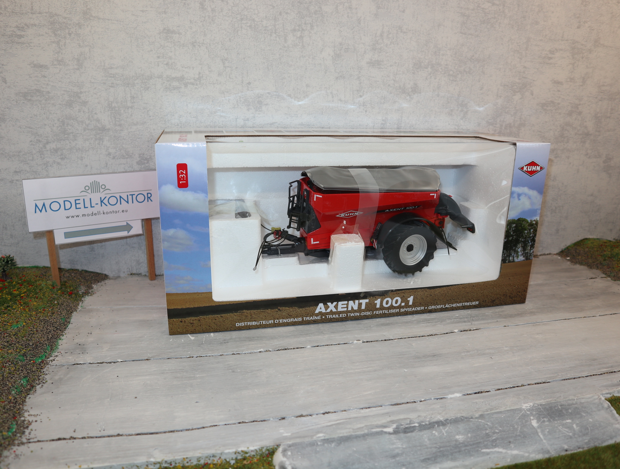 ROS  60229 in 1:32  KUHN AXENT 100.1 Großflächenstreuer, NEU  in OVP