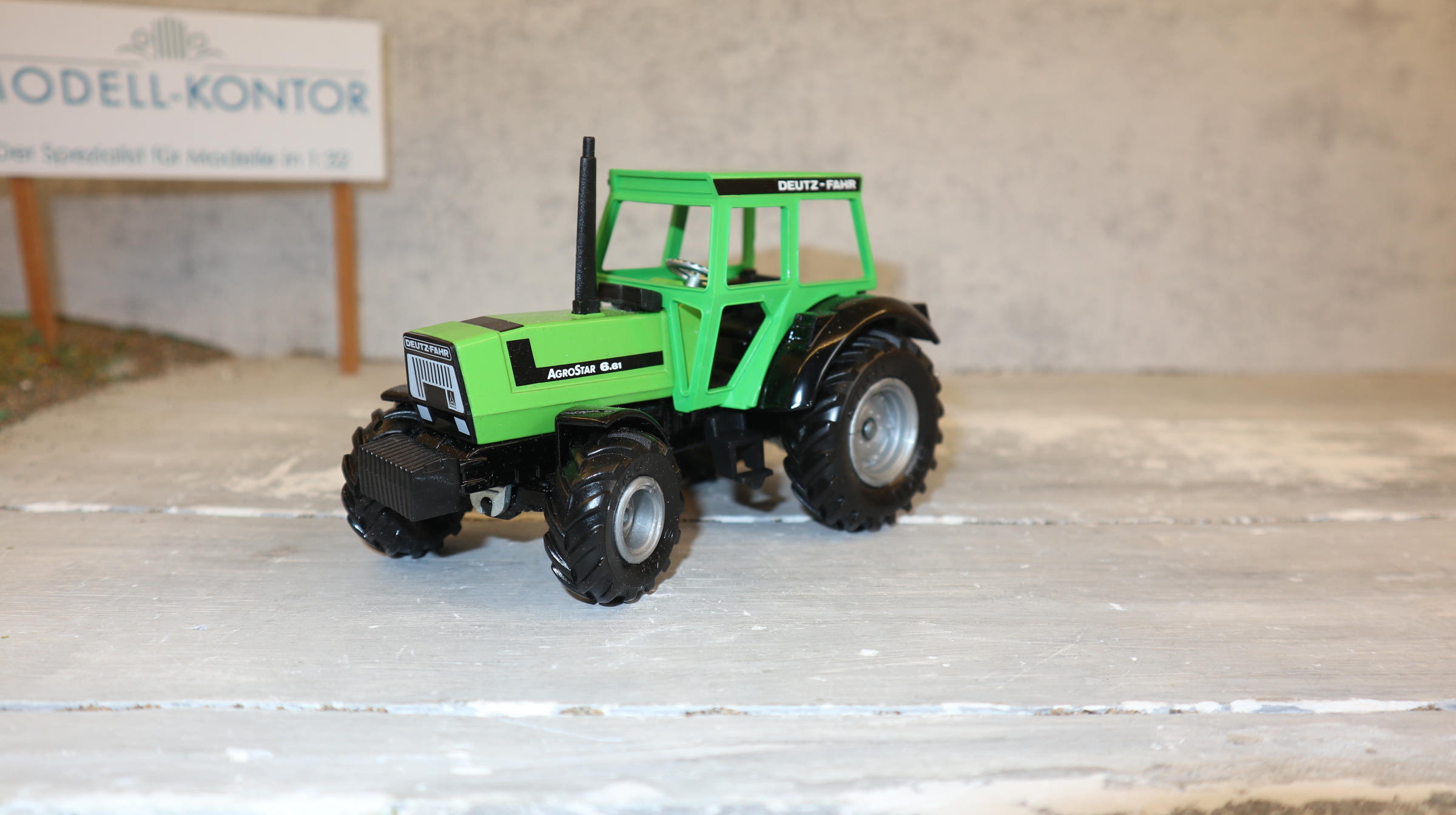 Siku 2850 in 1:32, Deutz-Fahr Agrotron 6.61, NEU in OVP