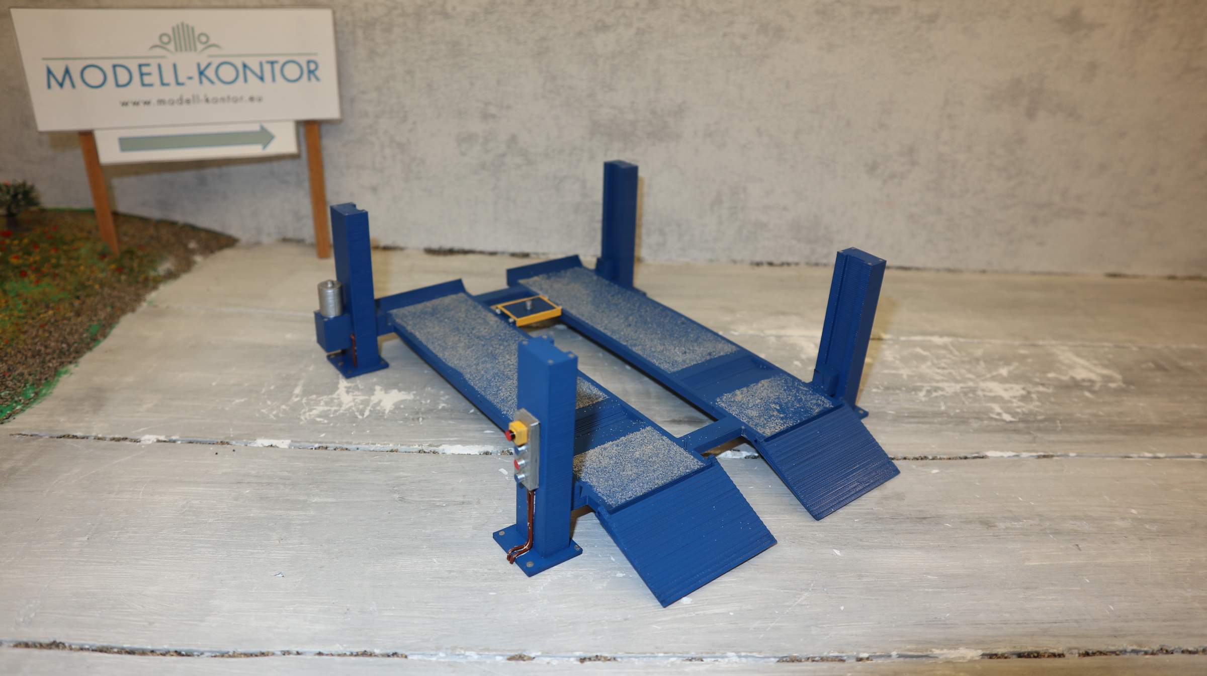 MODELL-KONTOR, 4-Säulen-Hebebühne in 1:32, toller 3-D-Druck, für z.B. Siku, Britains, Wiking u.ä. , NEU