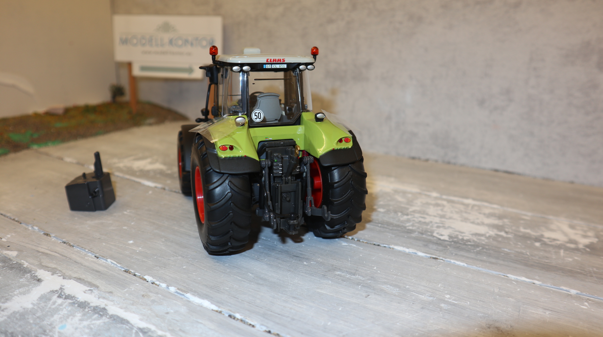 Wiking 077305 in 1:32, Claas Axion 850 mit Frontgewicht,  NEU in OVP