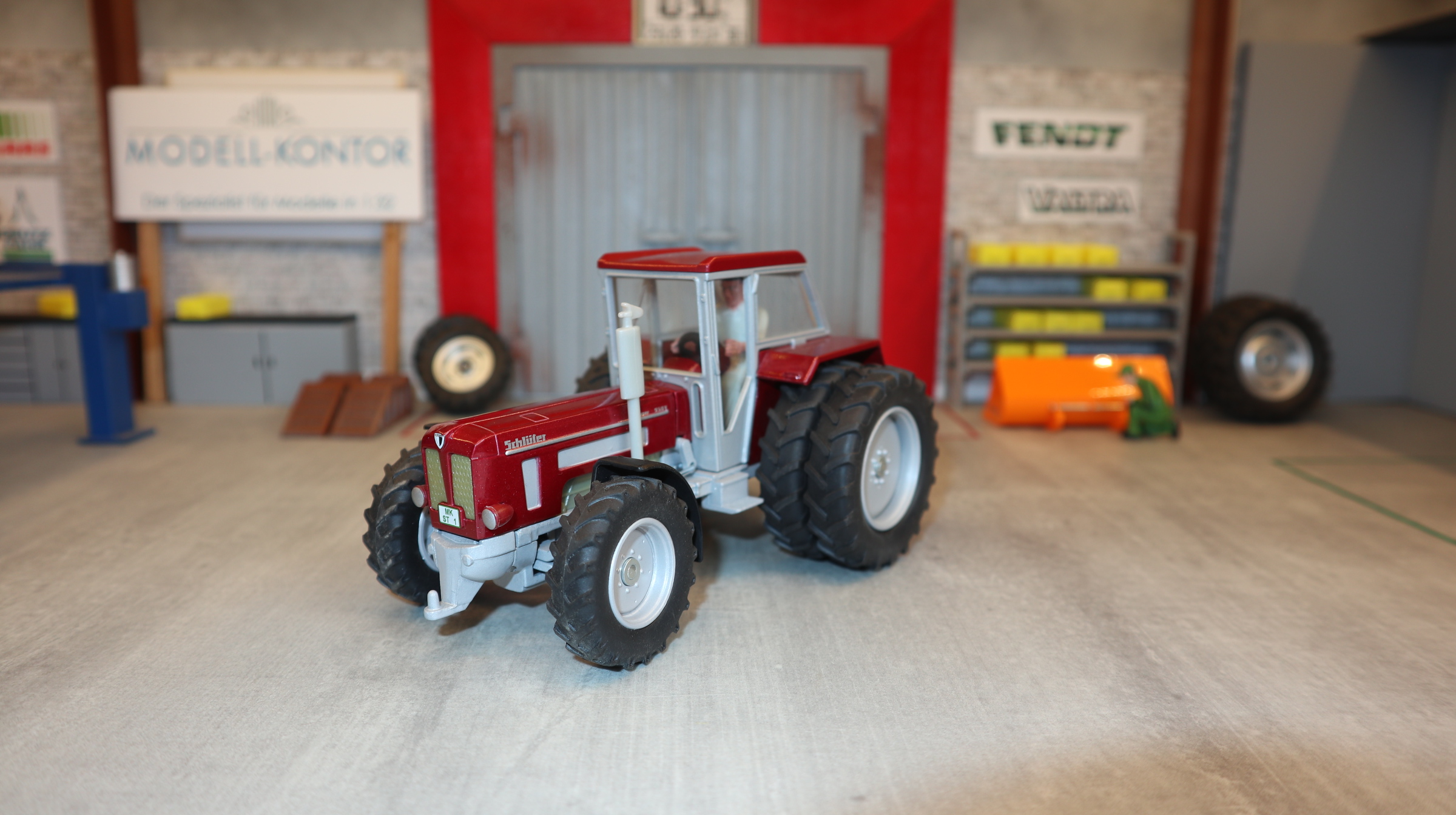 Siku 3469 in 1:32, Schlüter 950V weinrot-metallic Zwillingreifen HA, NEU ohne OVP