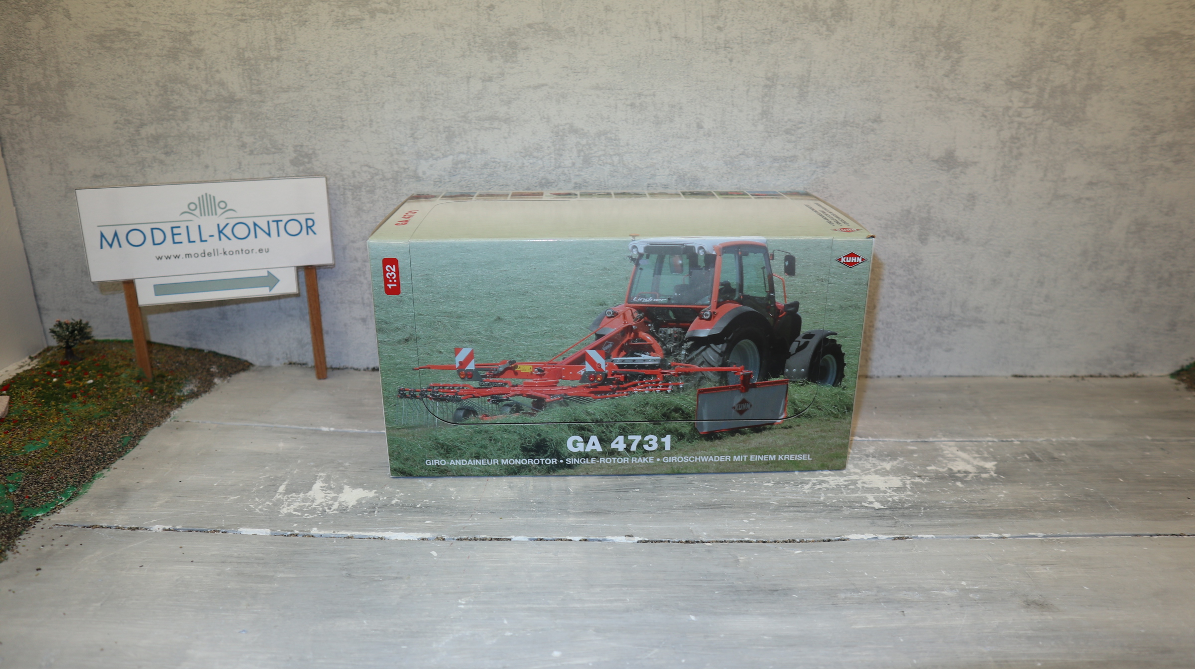 Universal Hobbies UH 5208  in 1:32,  Kuhn GA 4731 Schwader ,  NEU in OVP