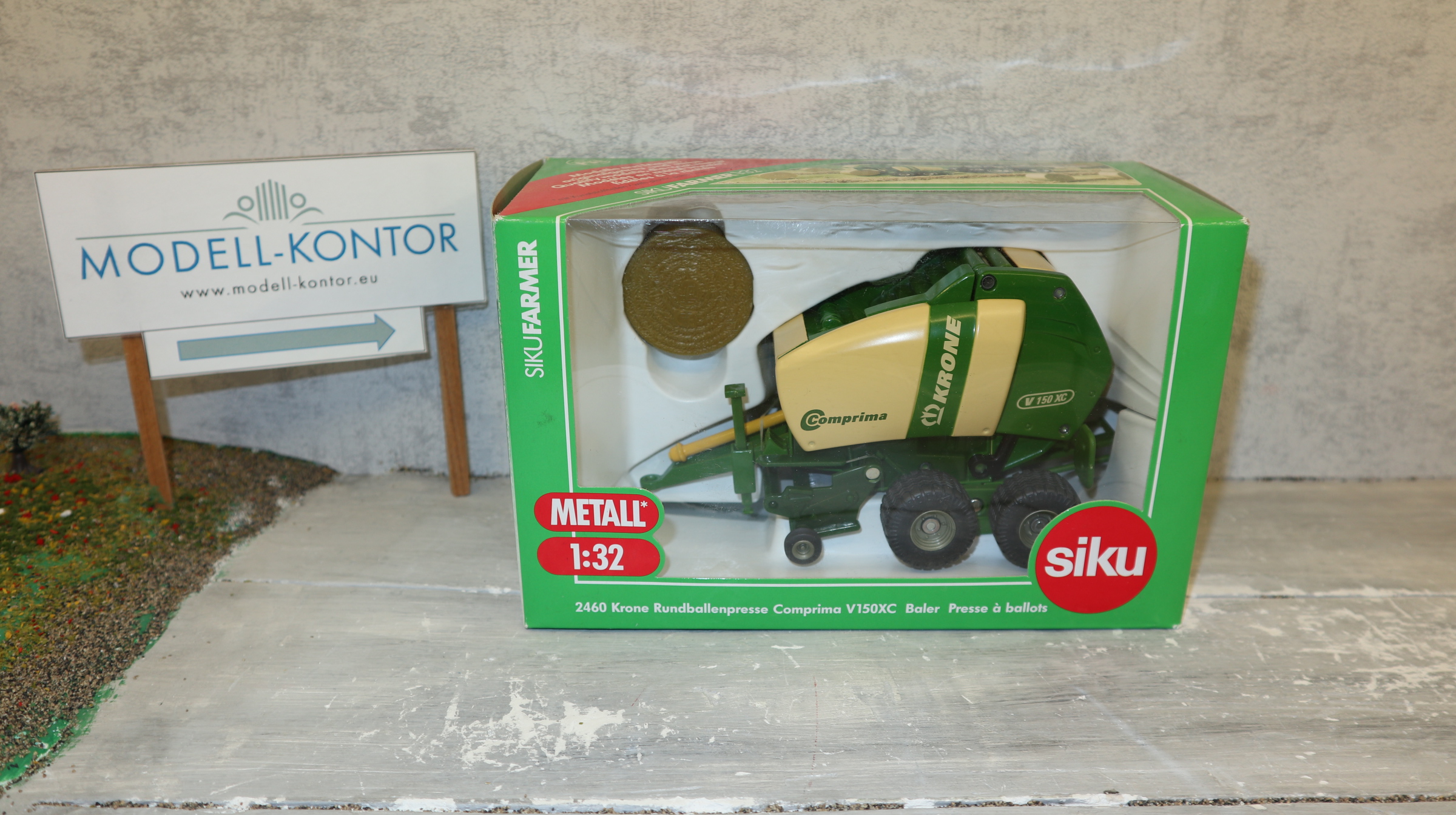Siku 2460 in 1:32, KRONE Comprima V150C Rundballenpresse, NEU in OVP