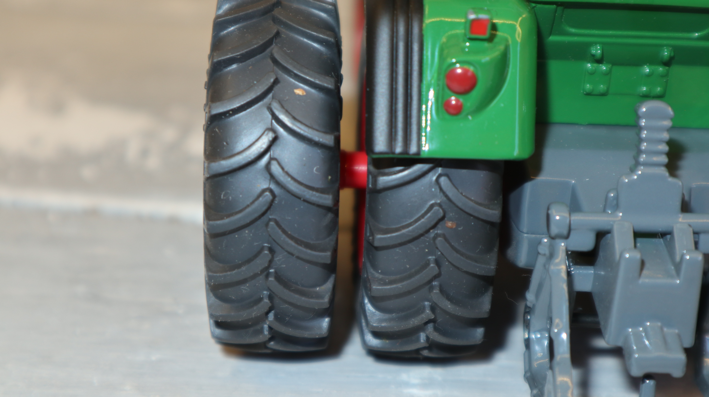 Siku 2968 in 1:32, Fendt 410 mit Streuer BLAU "Trekker&Werktuig NL aus 2003, NEU in OVP