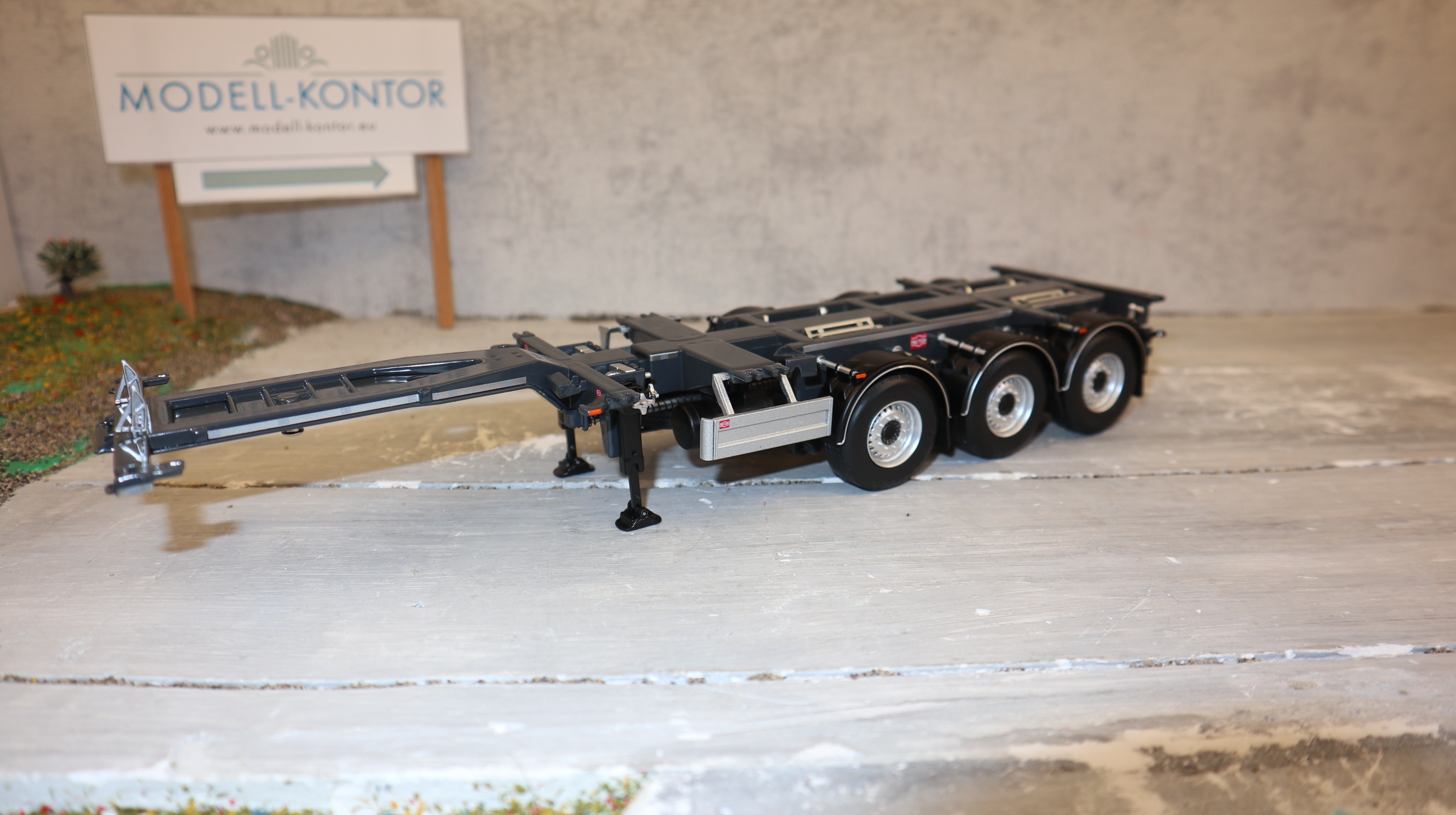 MarGe 2325 in 1:32, PACTON Container Chassis für 20" und 40 " DIN-Container, NEU in OVP