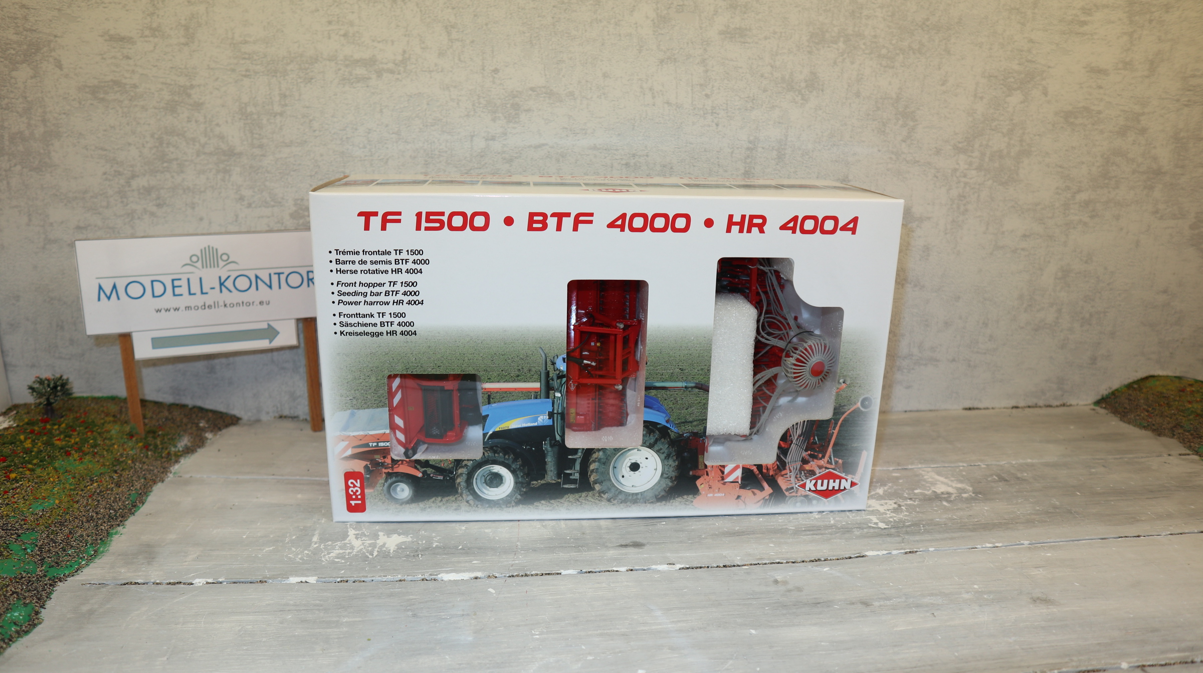 Replicagri 076 in 1:32,  KUHN-Set BTF4000 + HR404 + TF1500, Neu in OVP