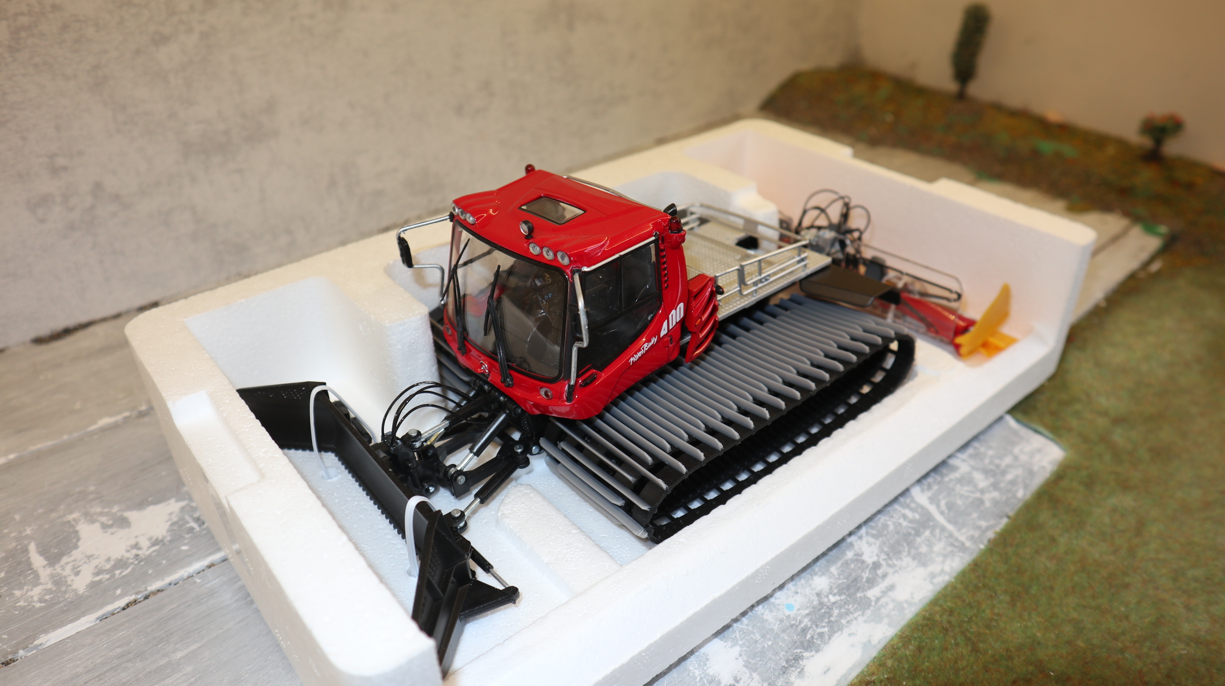 Jägerdorfer 4807 in 1:32,  Kässbohrer PistenBully 400, NEU in OVP