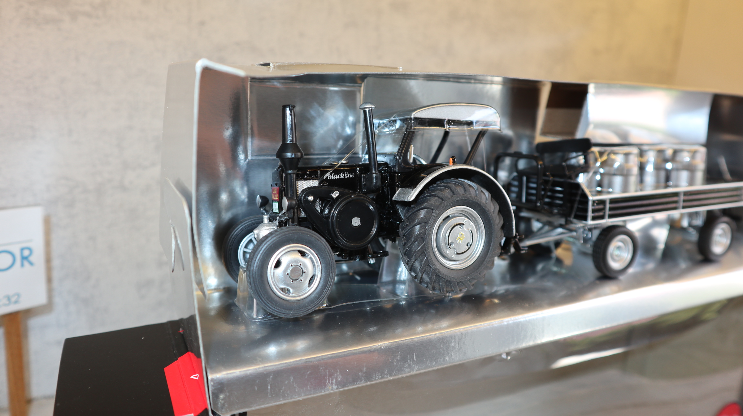 Siku 8502 in 1:32, LANZ Bulldog mit Anhänger, Blackline, NEU in OVP