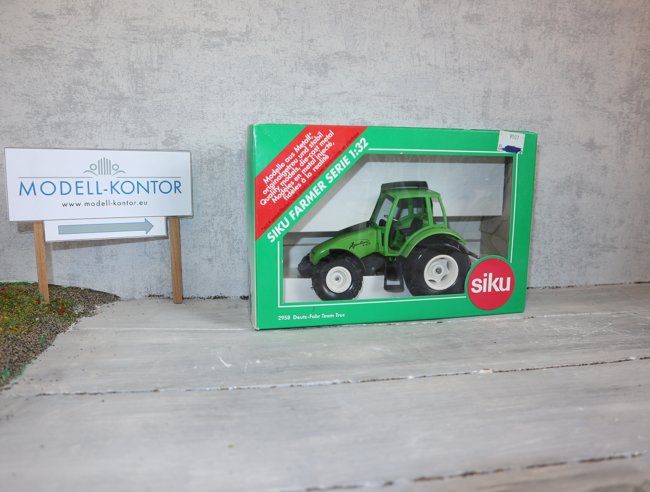 Siku 2958 1:32 Deutz Team Truc Agrotron weiße Felgen Version 1, NEU in OVP